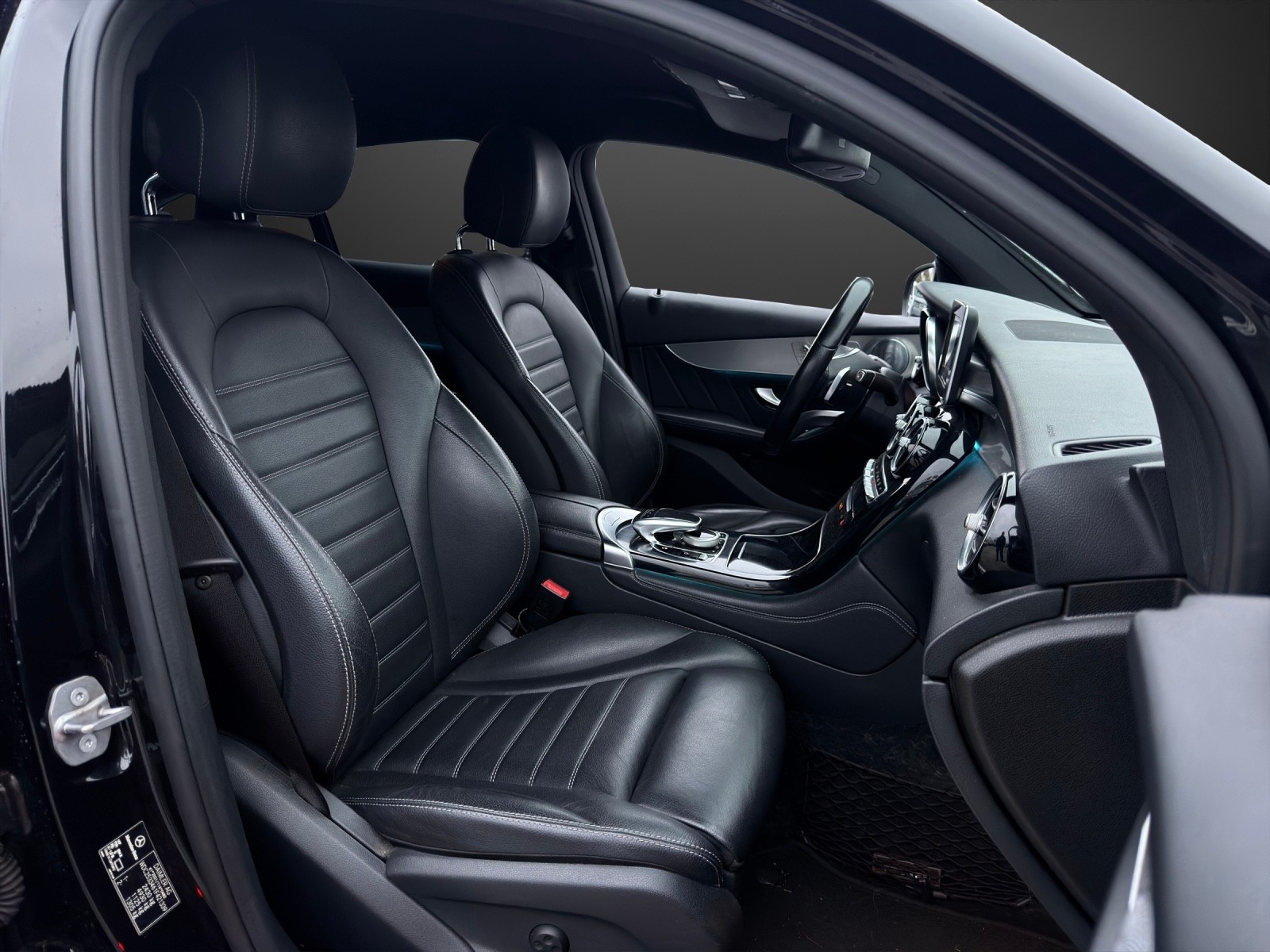 MERCEDES-BENZ GLC Coupé 250 AMG Line 4Matic 9G-Tronic mit 211 PS-image-8