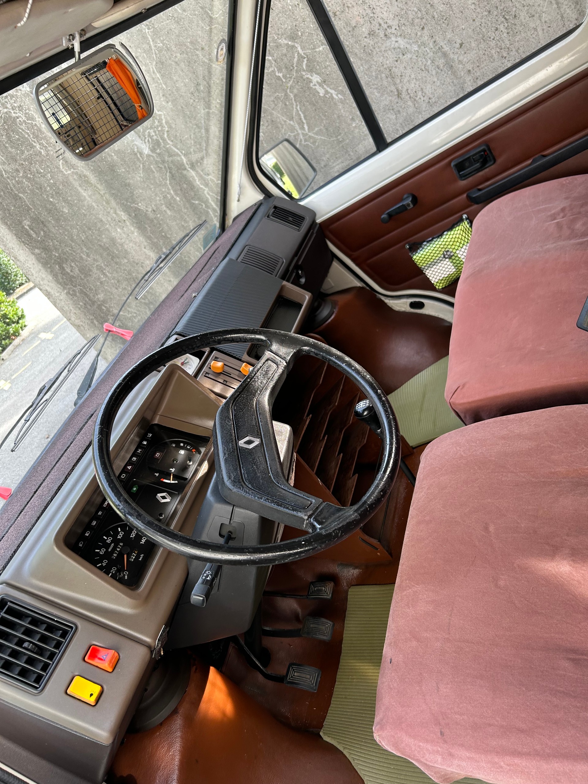 RENAULT TRAFIC-image-3