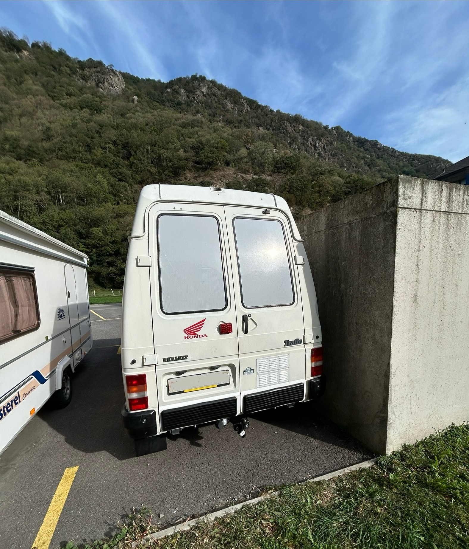 RENAULT TRAFIC-image-1
