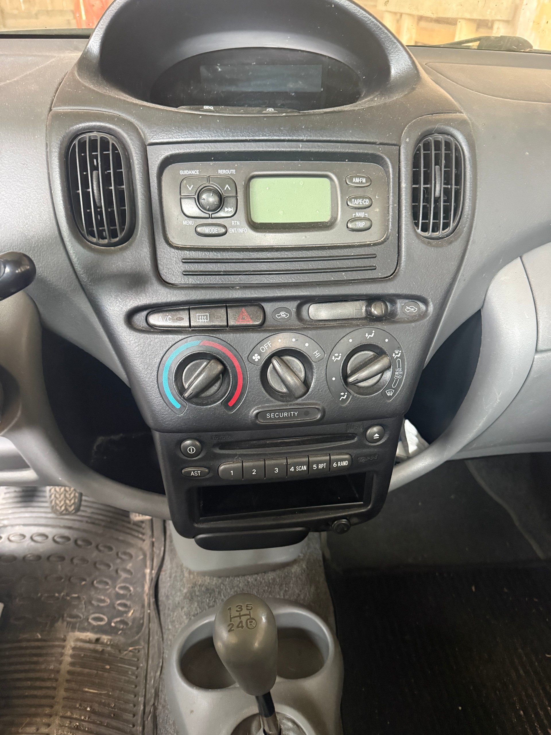 TOYOTA Yaris Verso 1.3 Linea Luna-image-9