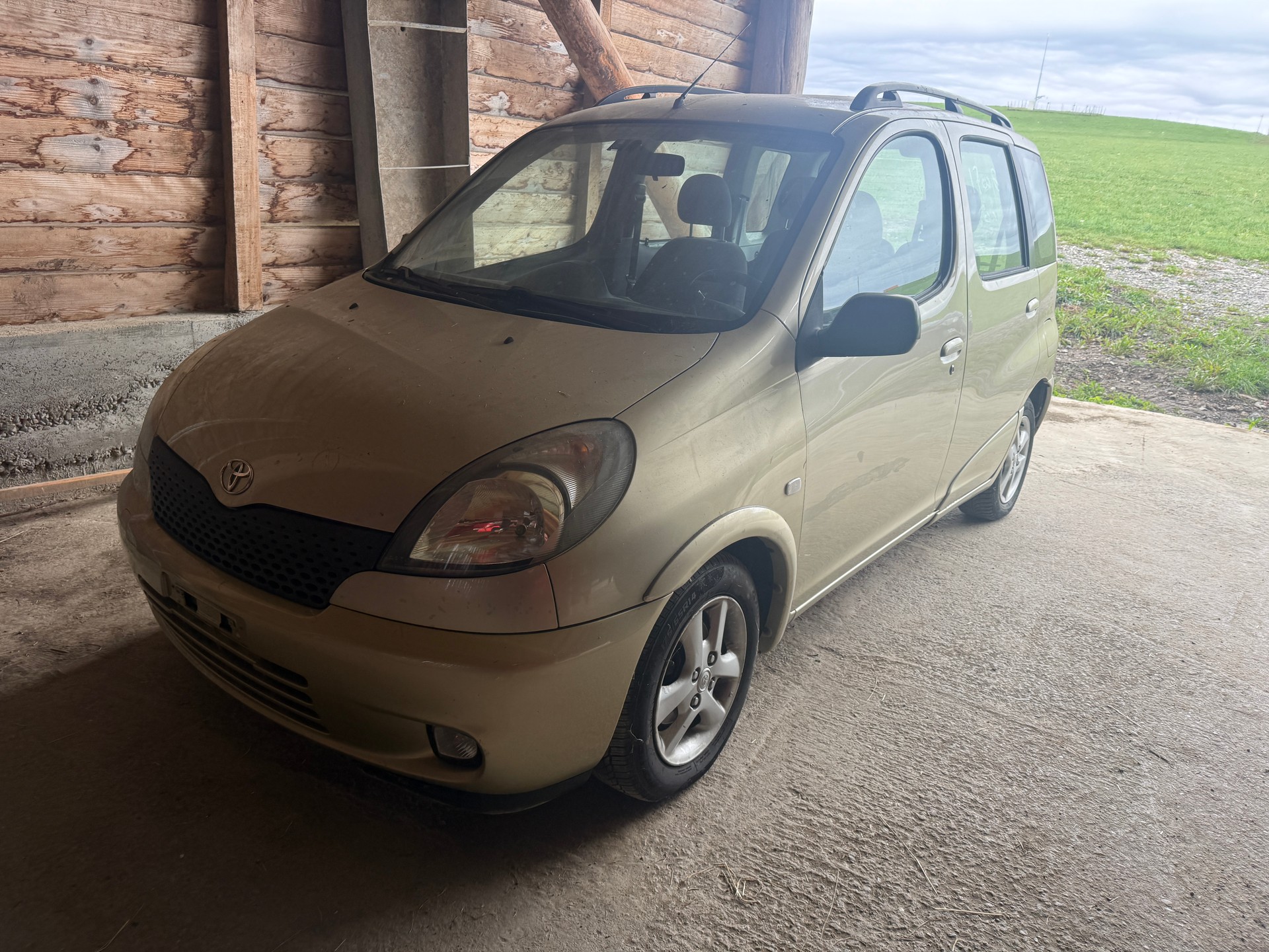 TOYOTA Yaris Verso 1.3 Linea Luna-image-1