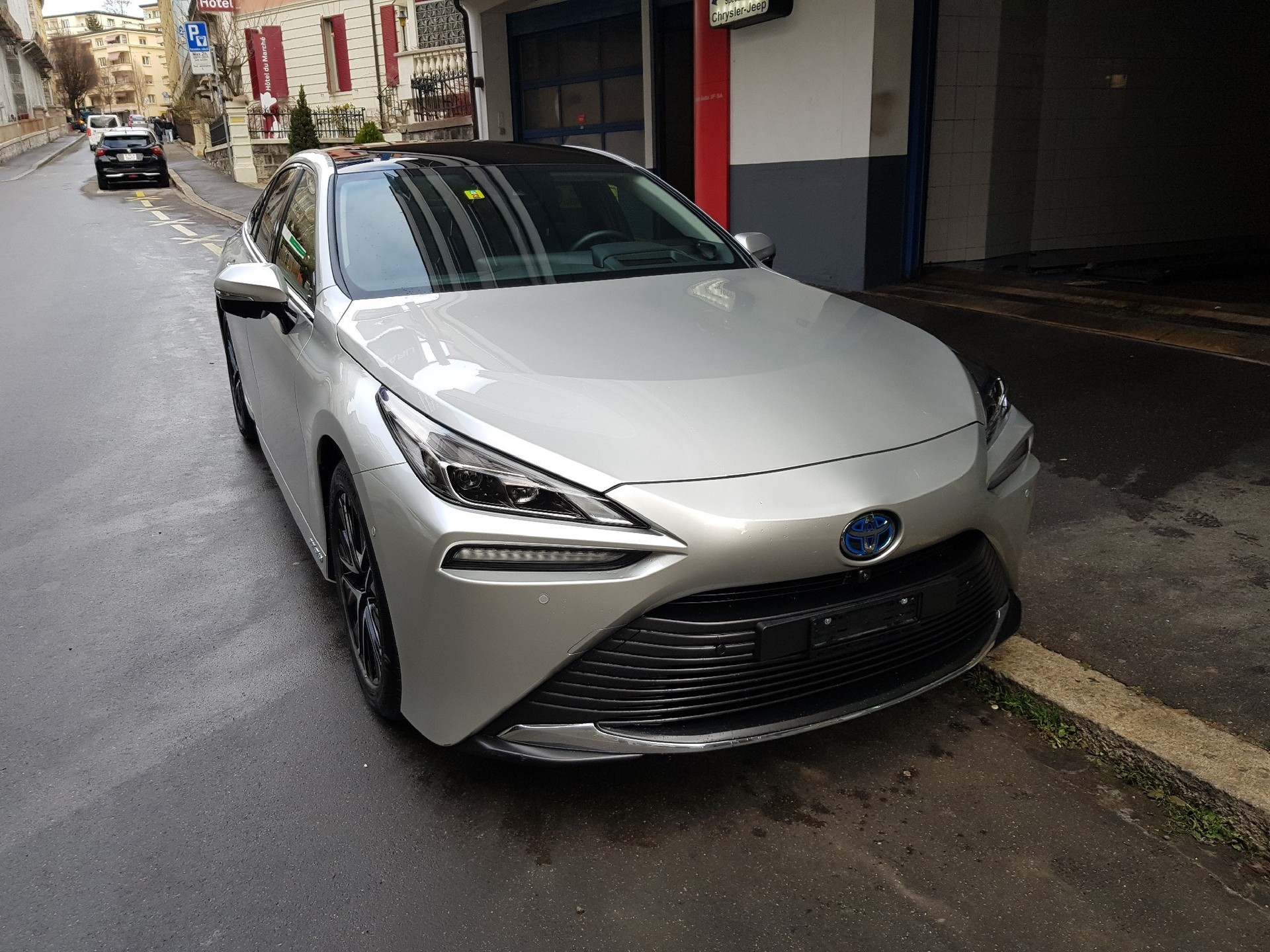 TOYOTA Mirai Fuel cell Platinum-showroom-element-2