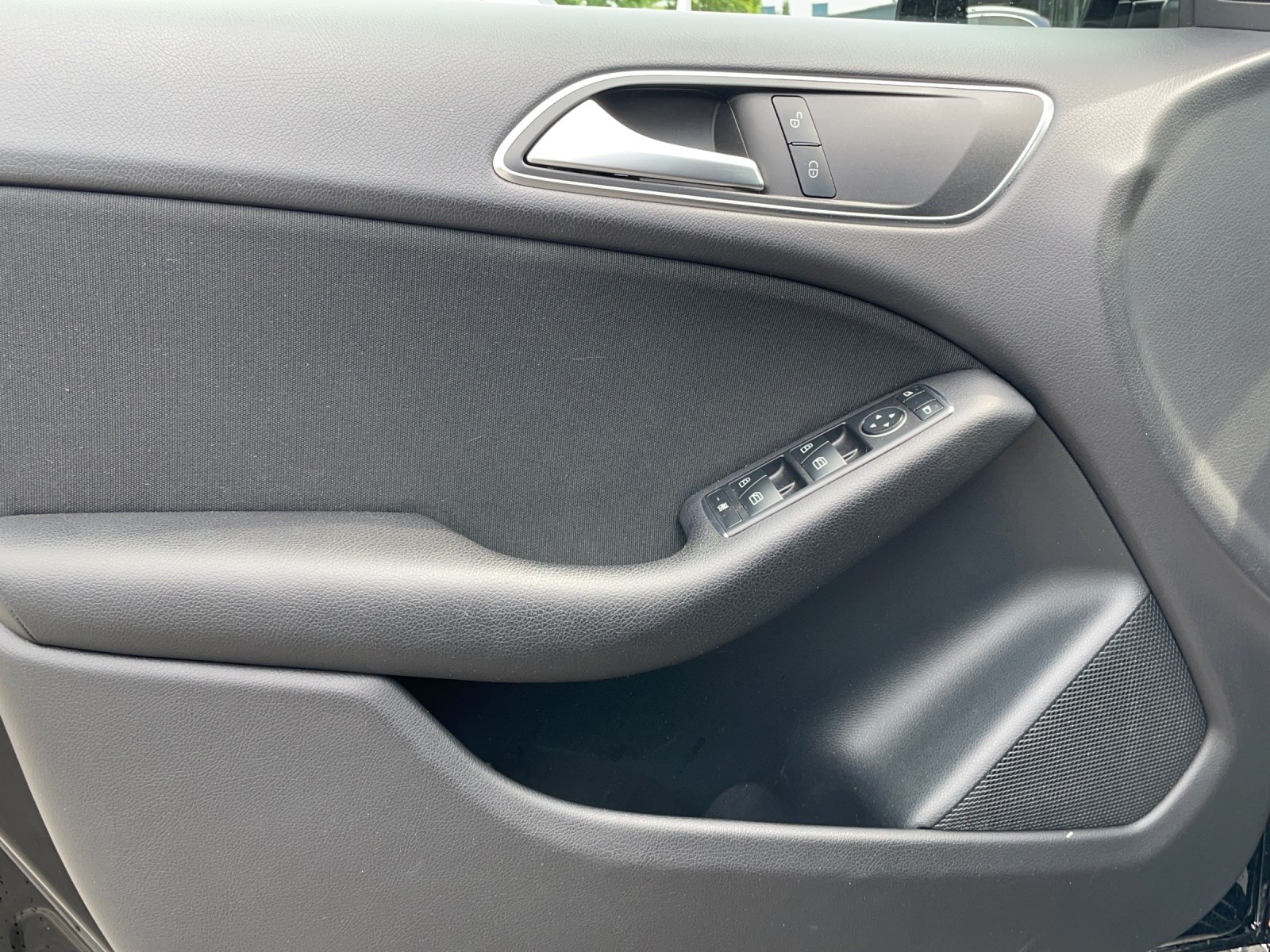 MERCEDES-BENZ B 220 CDI 4Matic-image-9