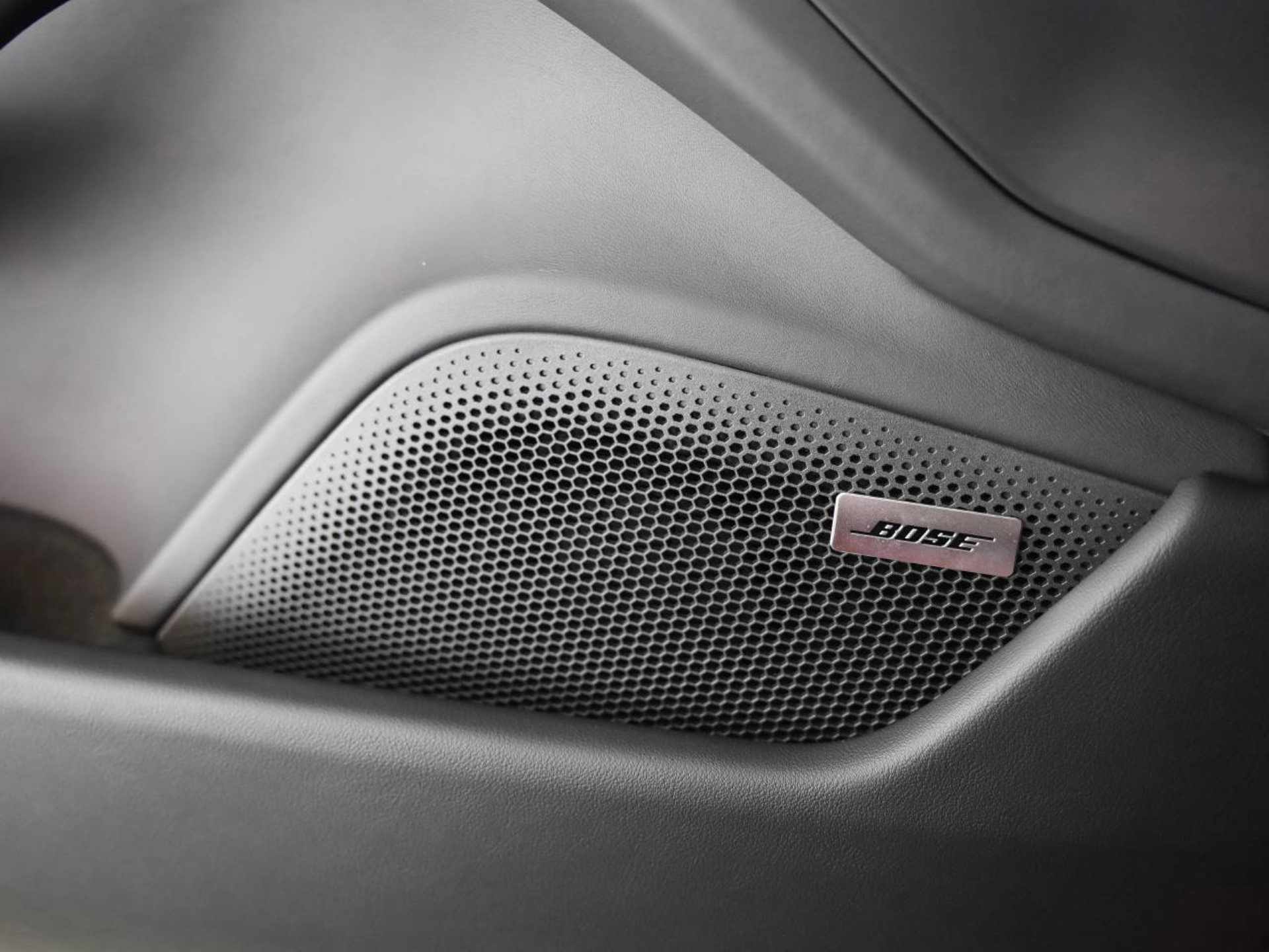 PORSCHE Taycan 4S Cross Turismo-image-17