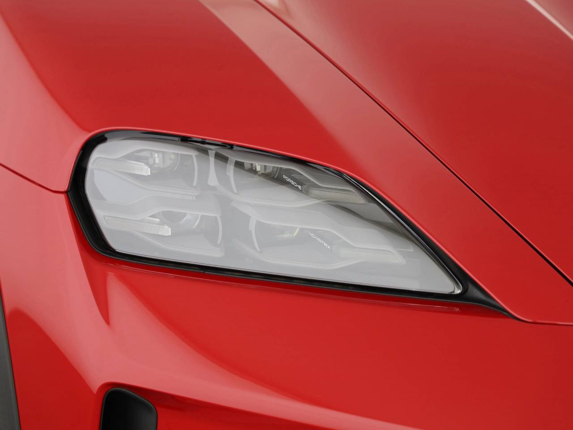 PORSCHE Taycan 4S Cross Turismo-image-18
