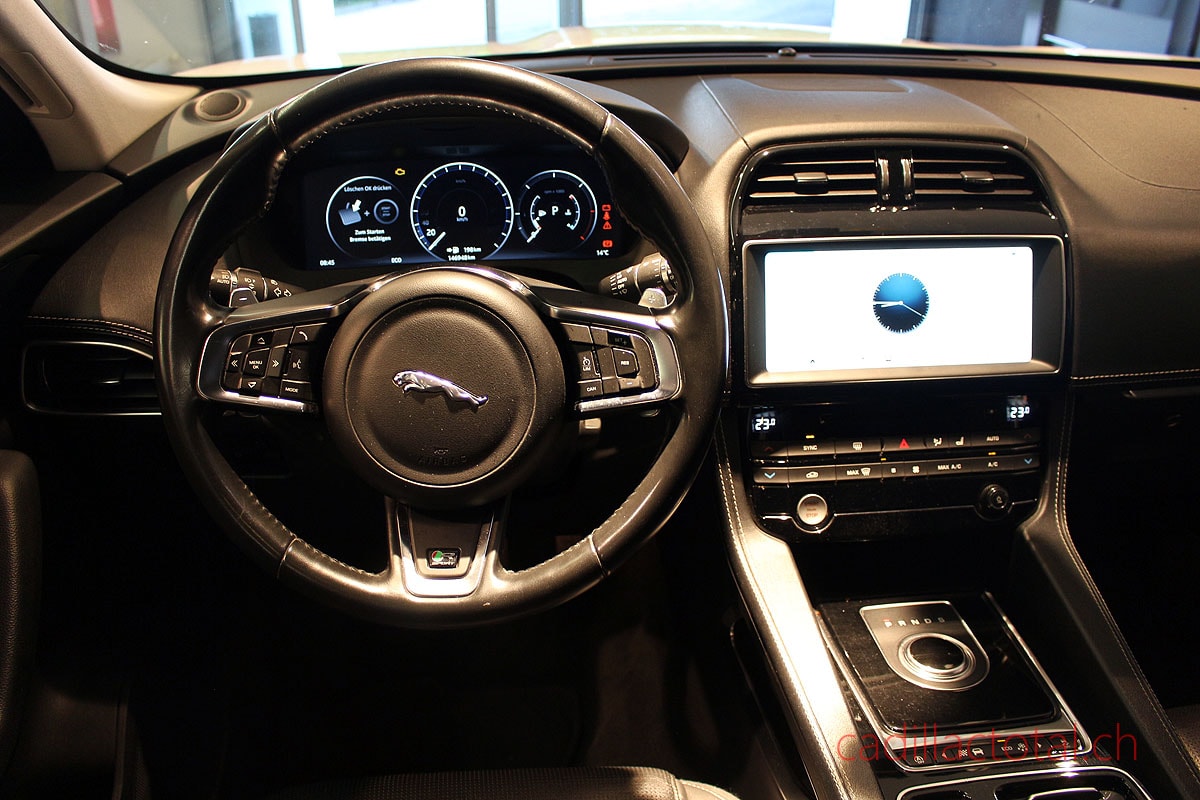 JAGUAR F-Pace 25d R-Sport AWD-image-10