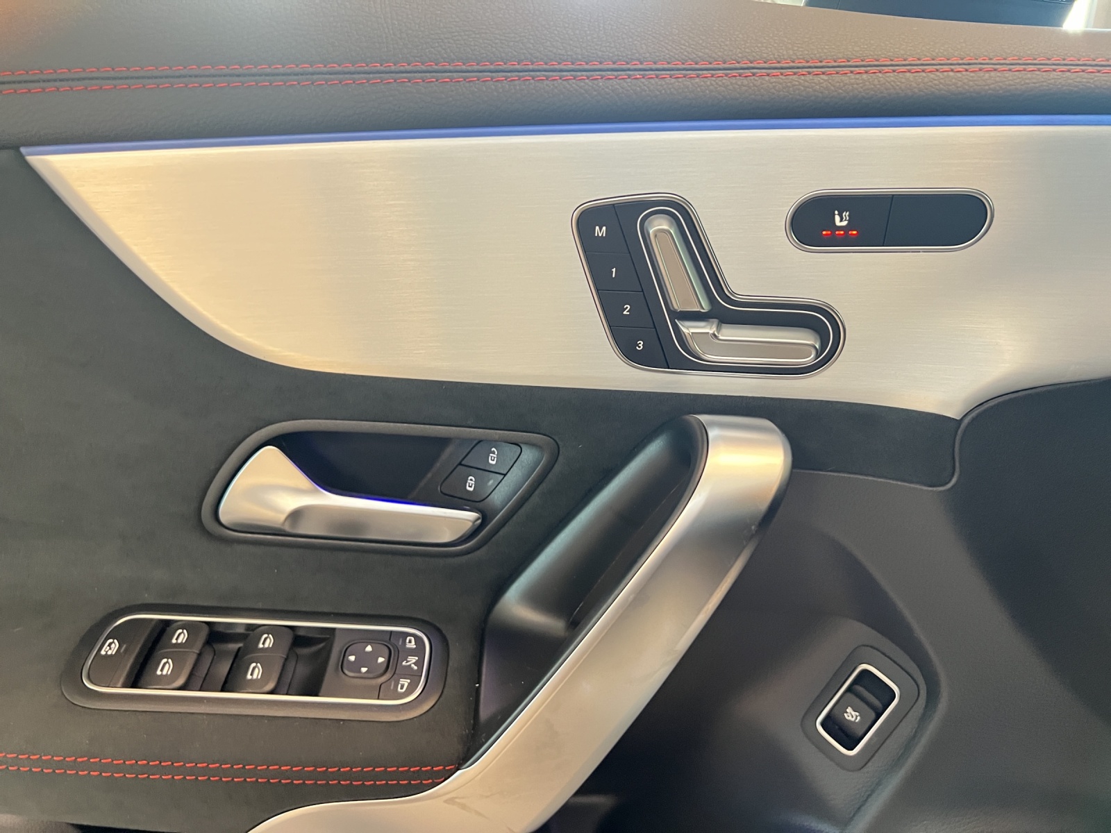MERCEDES-BENZ CLA 250 4Matic 8G-DCT-image-12