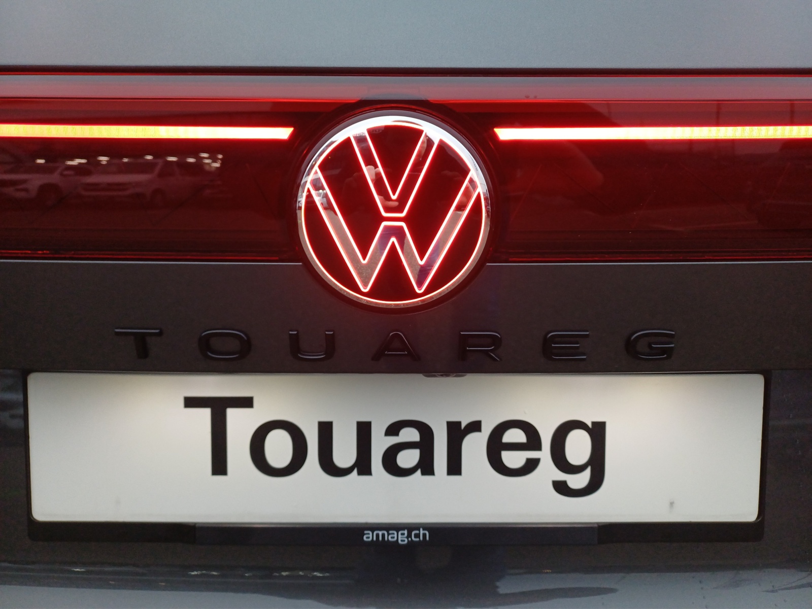 VW Touareg 3.0 TDI R-Line Tiptronic-image-13