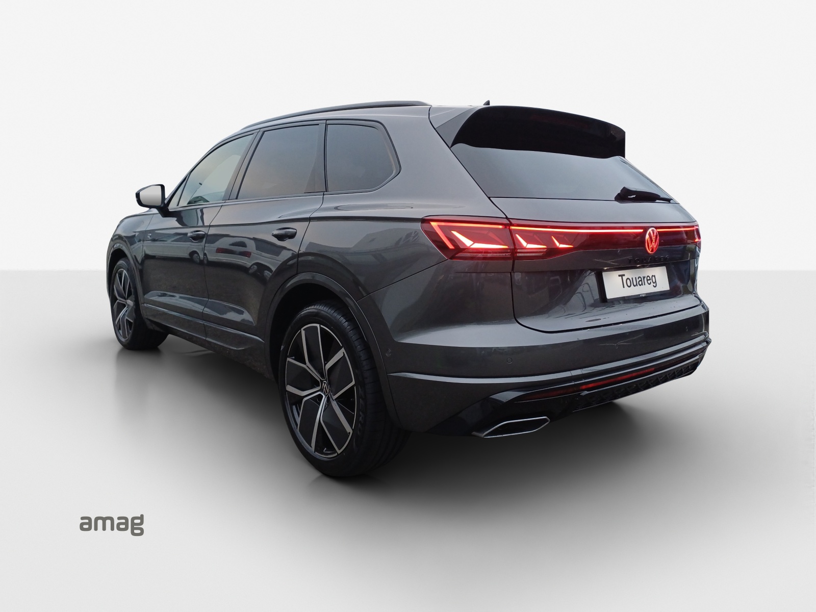 VW Touareg 3.0 TDI R-Line Tiptronic-image-2