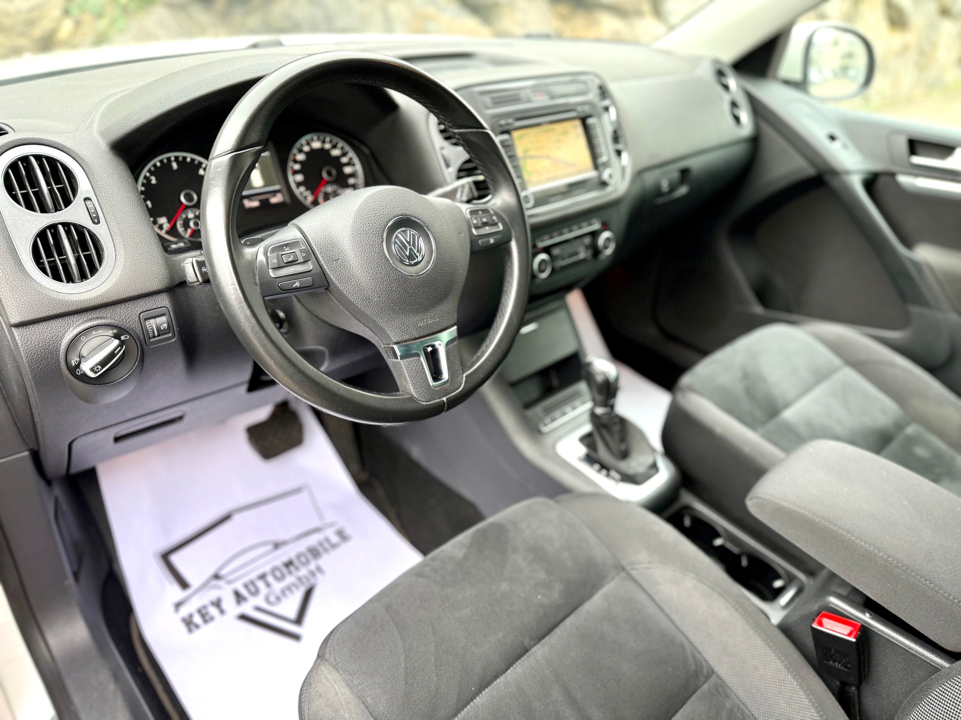 VW Tiguan 2.0 TDI BMT R-Line 4Motion DSG-image-6