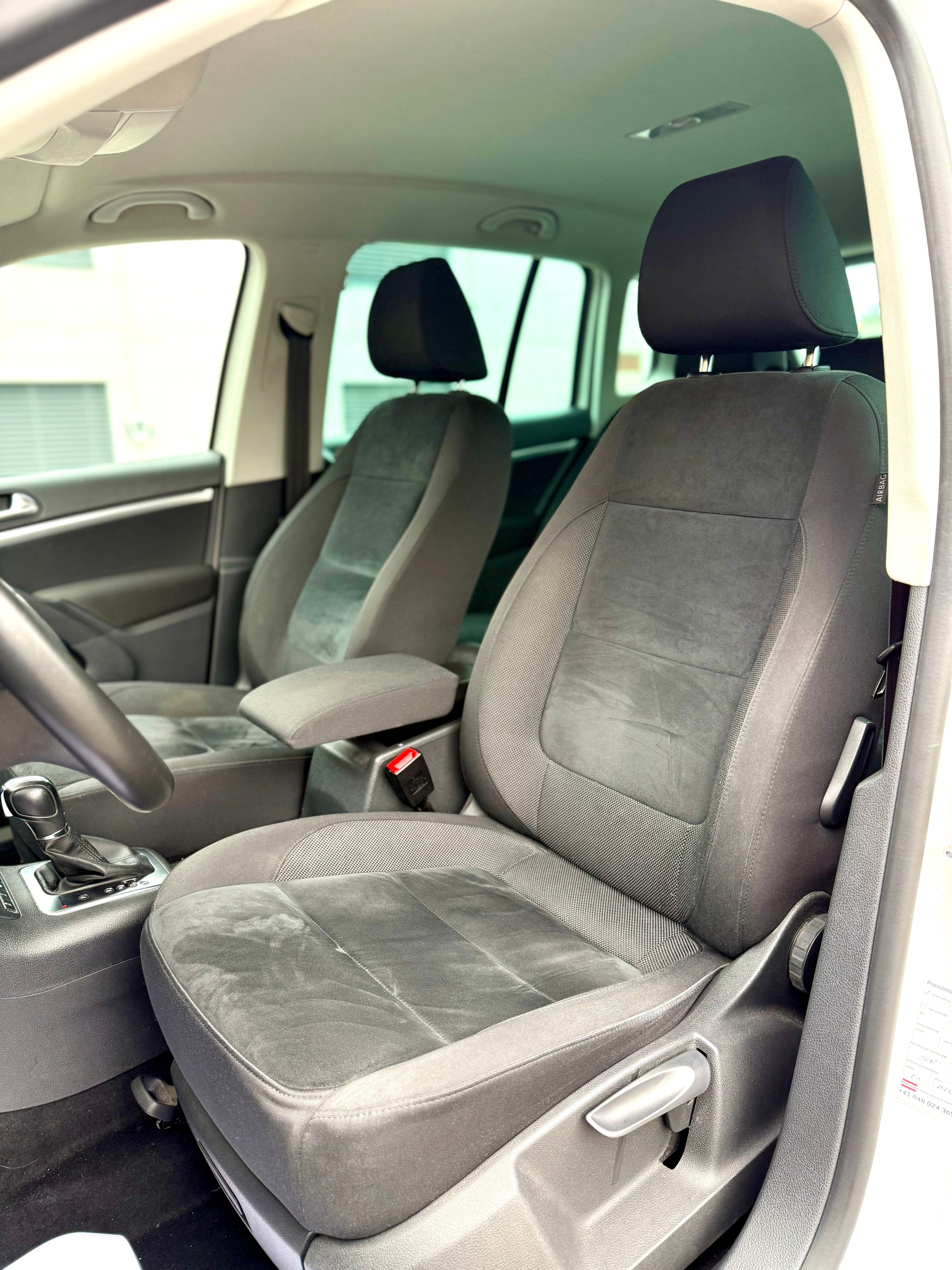 VW Tiguan 2.0 TDI BMT R-Line 4Motion DSG-image-12