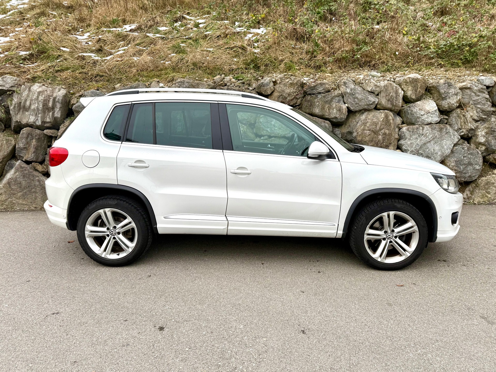 VW Tiguan 2.0 TDI BMT R-Line 4Motion DSG-image-5