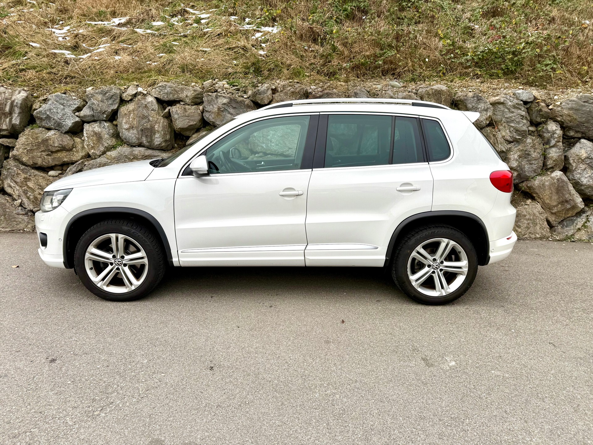 VW Tiguan 2.0 TDI BMT R-Line 4Motion DSG-image-4