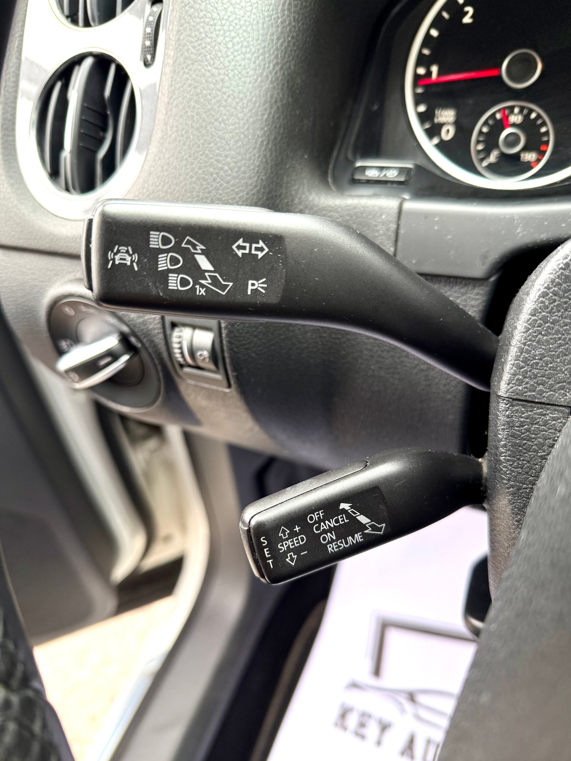 VW Tiguan 2.0 TDI BMT R-Line 4Motion DSG-image-10