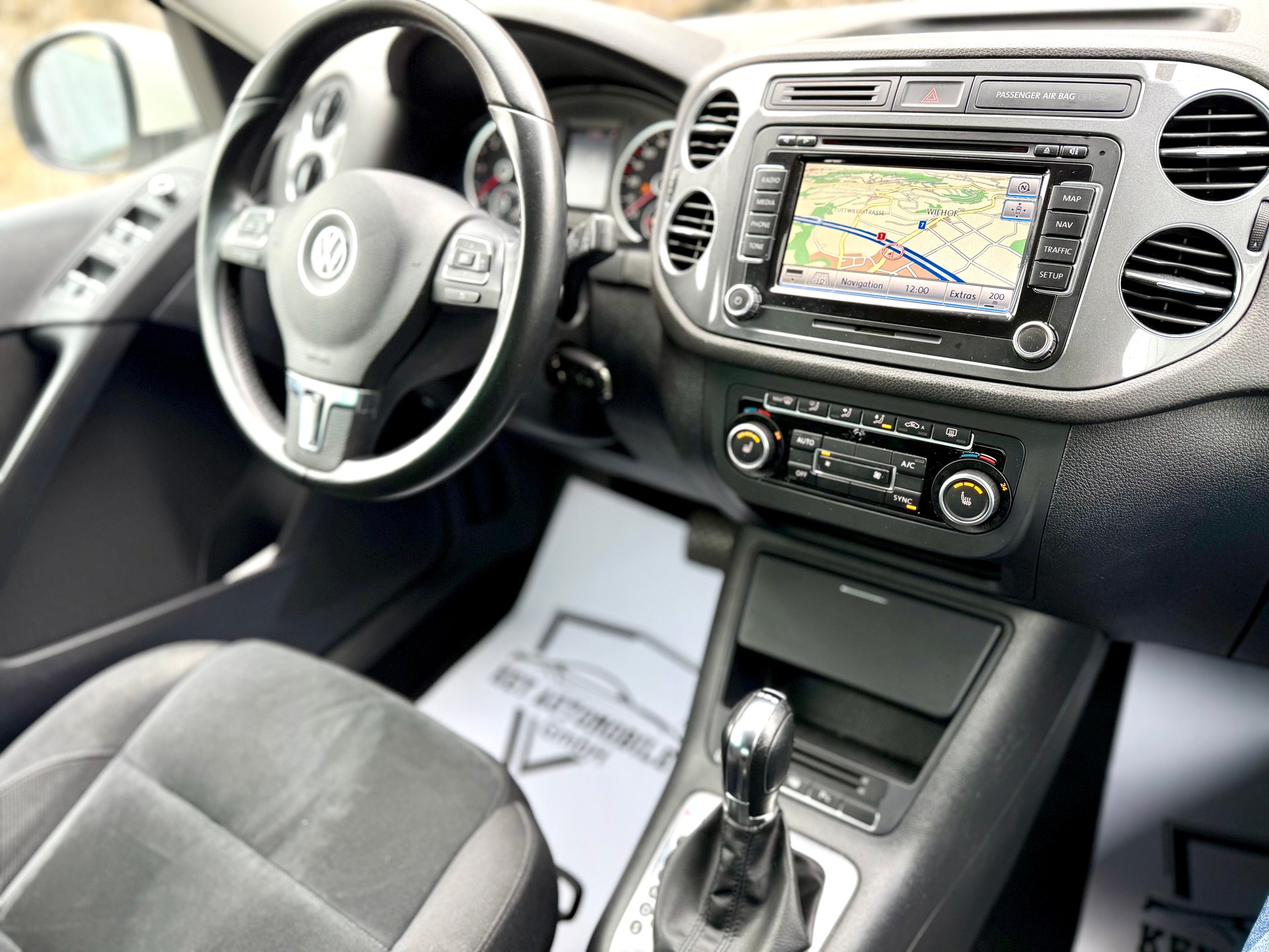 VW Tiguan 2.0 TDI BMT R-Line 4Motion DSG-image-8