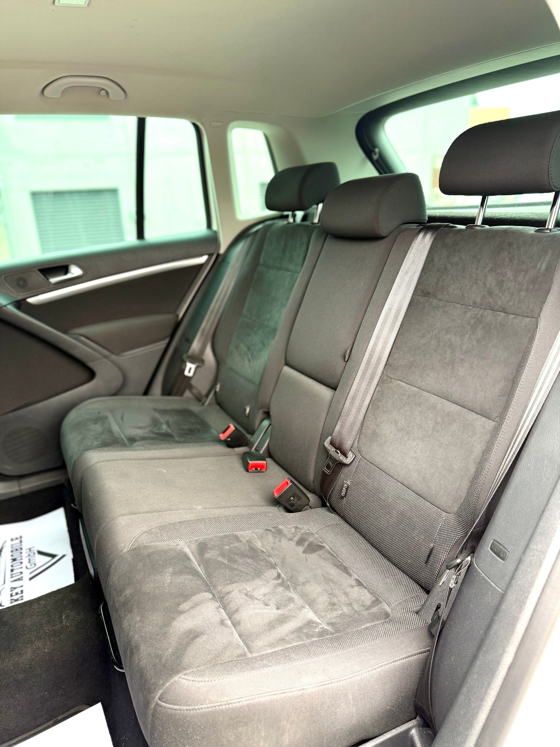 VW Tiguan 2.0 TDI BMT R-Line 4Motion DSG-image-13