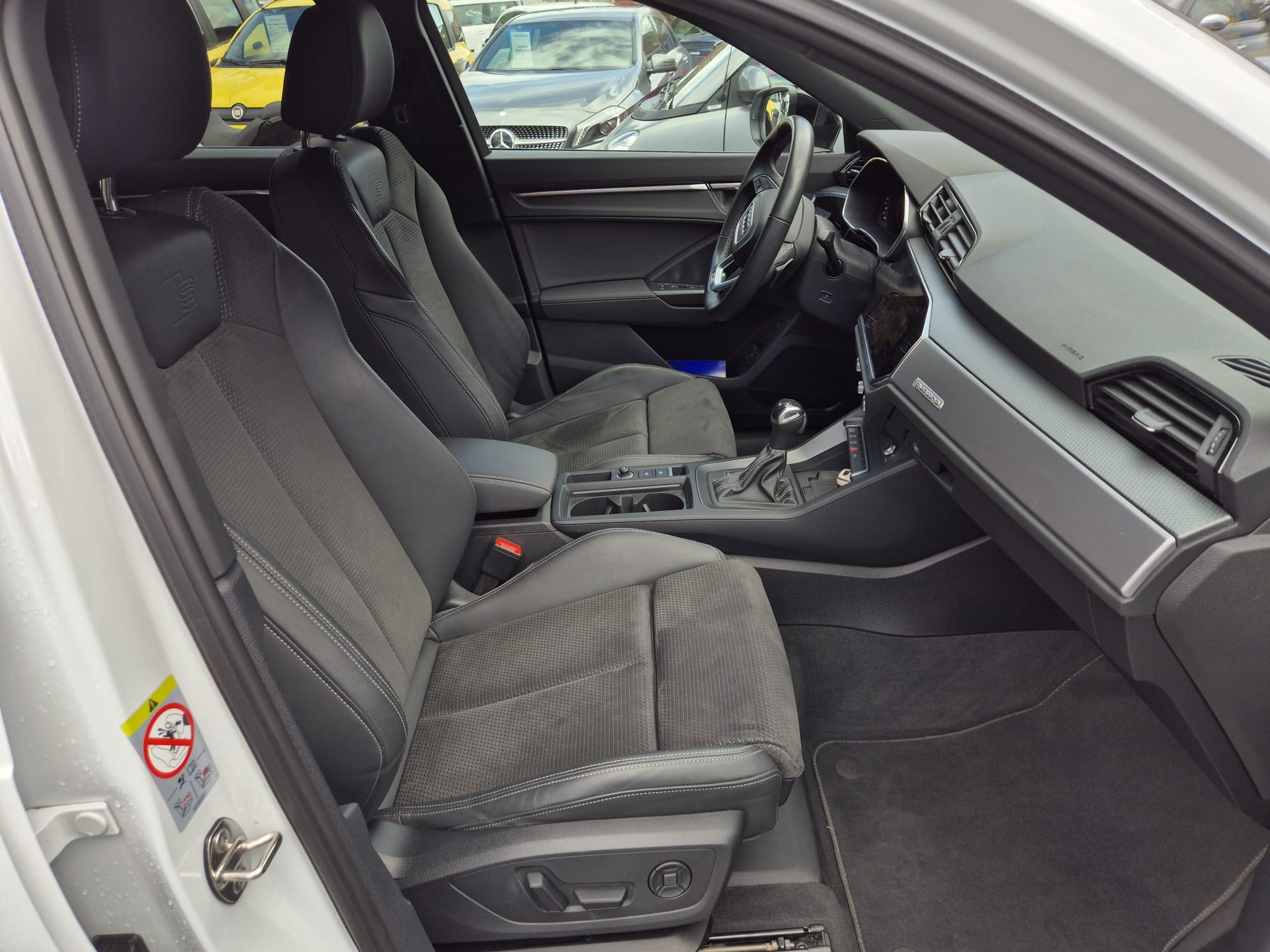 AUDI Q3 40 TDI S line quattro S-tronic-image-12