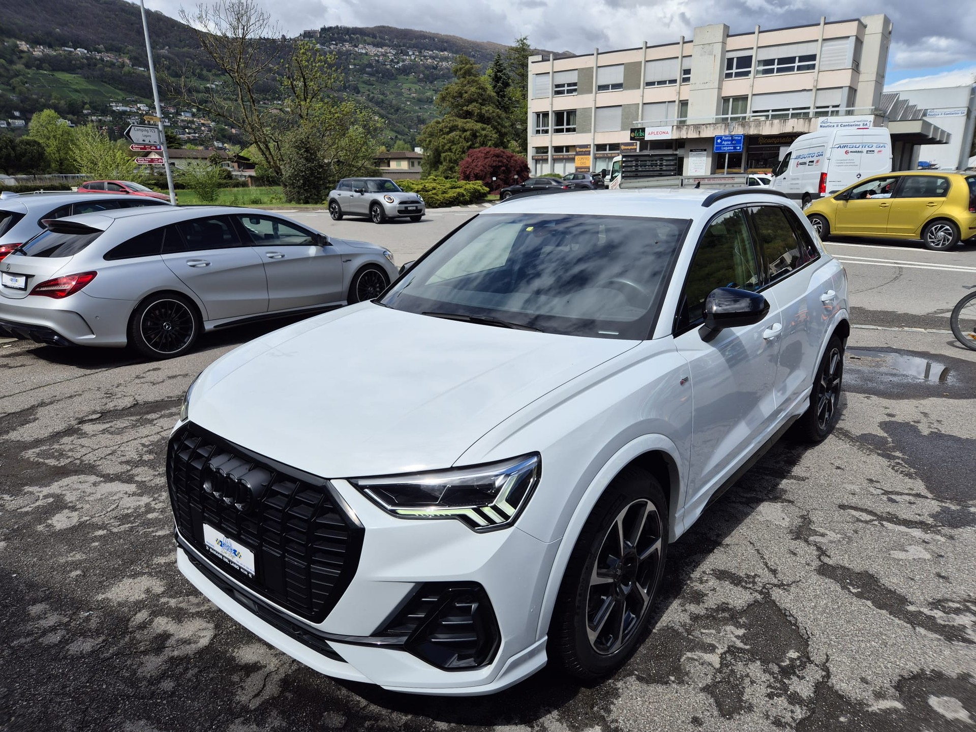 AUDI Q3 40 TDI S line quattro S-tronic-image-2