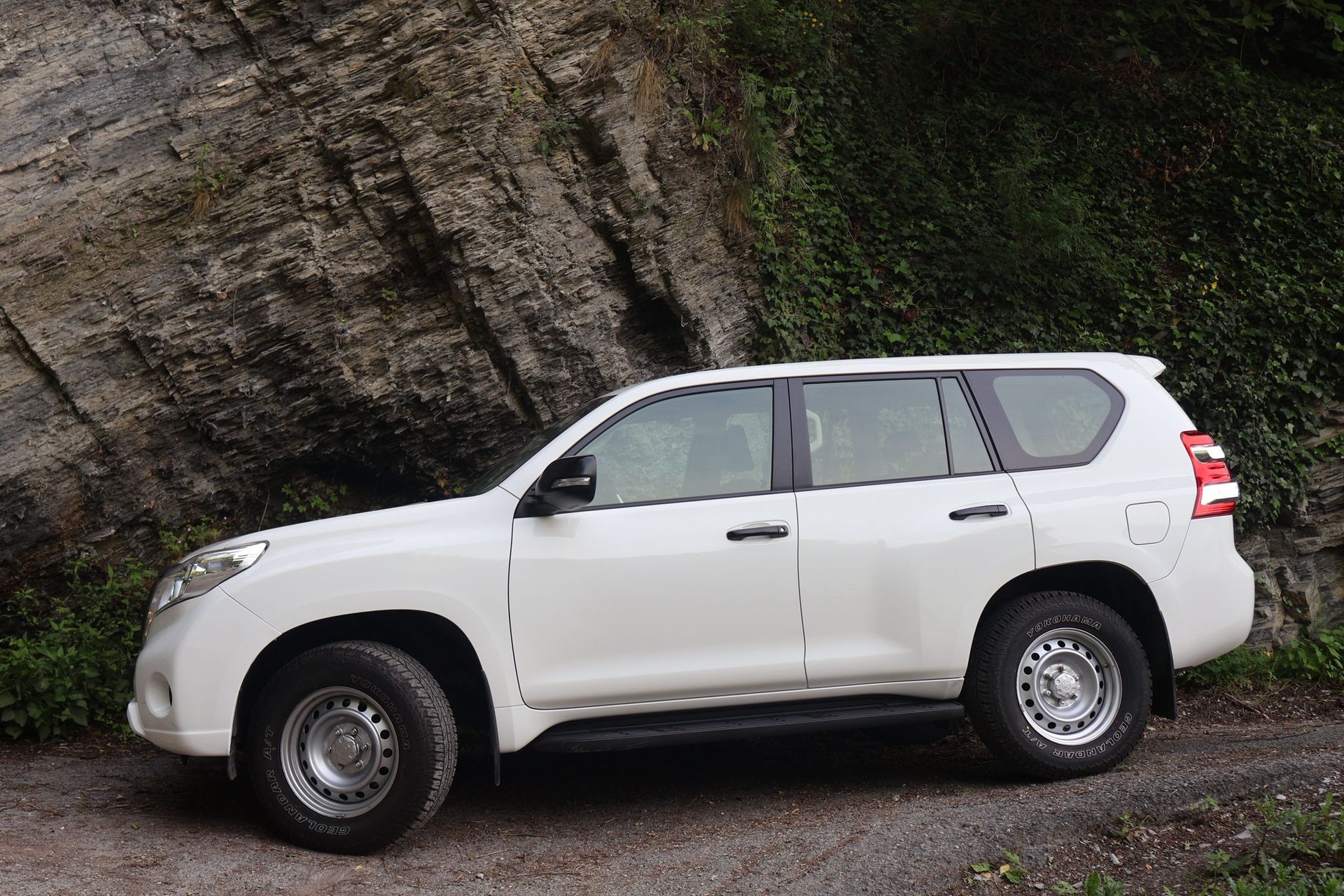 TOYOTA Land Cruiser 2.8TD Luna Automatic-image-3