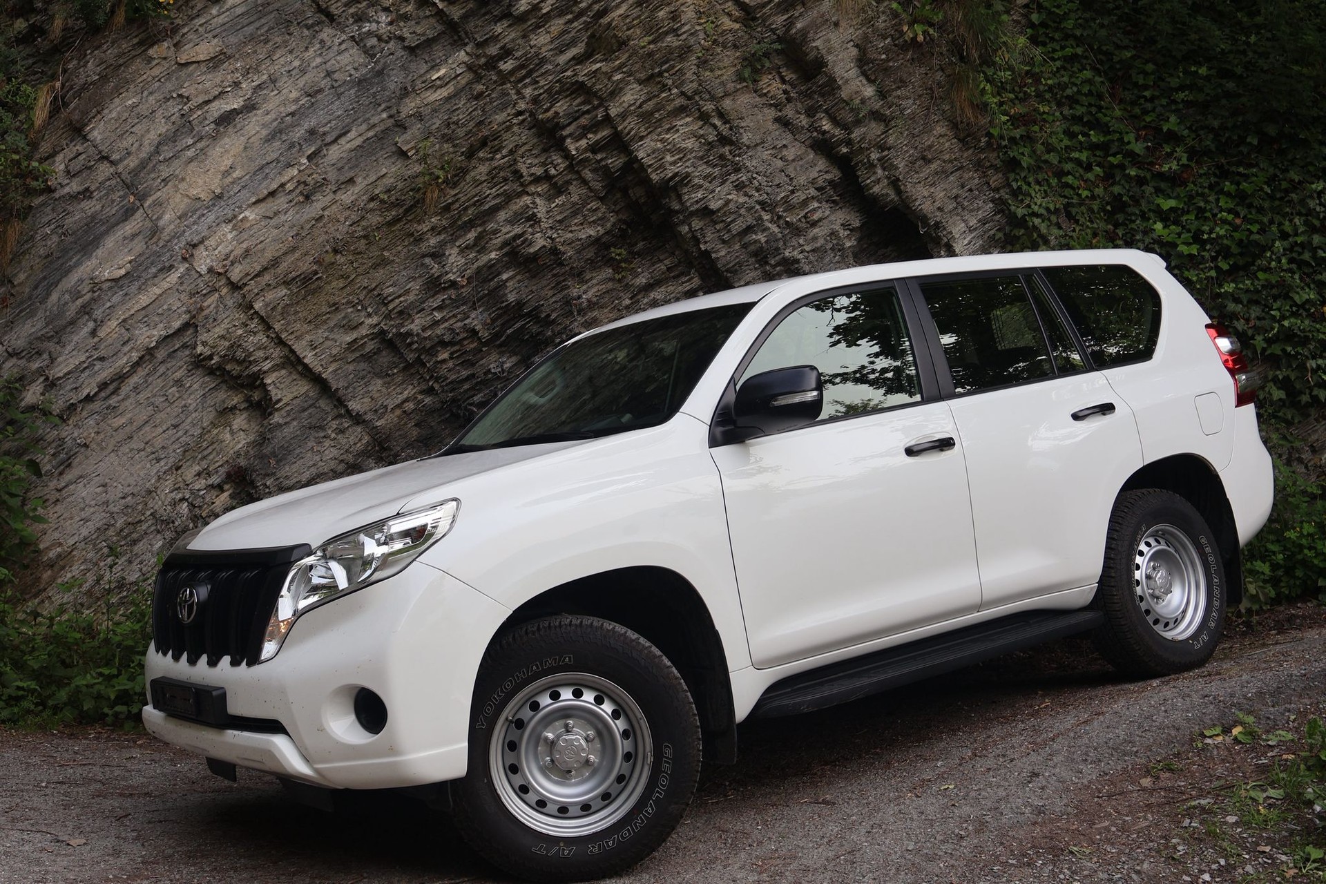 TOYOTA Land Cruiser 2.8TD Luna Automatic-image-2