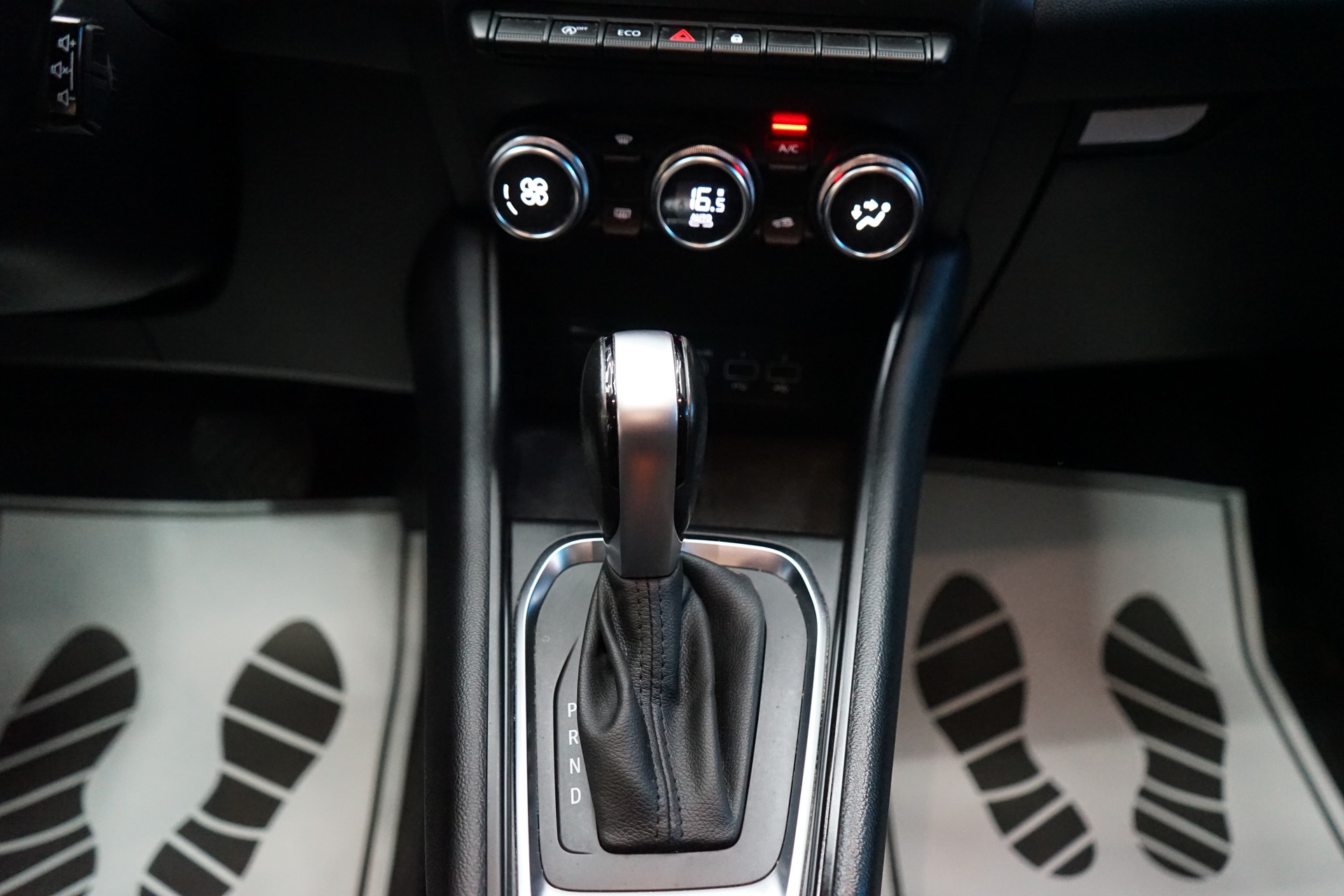 RENAULT Captur 1.3 TCe EDC Intens EDC-image-14