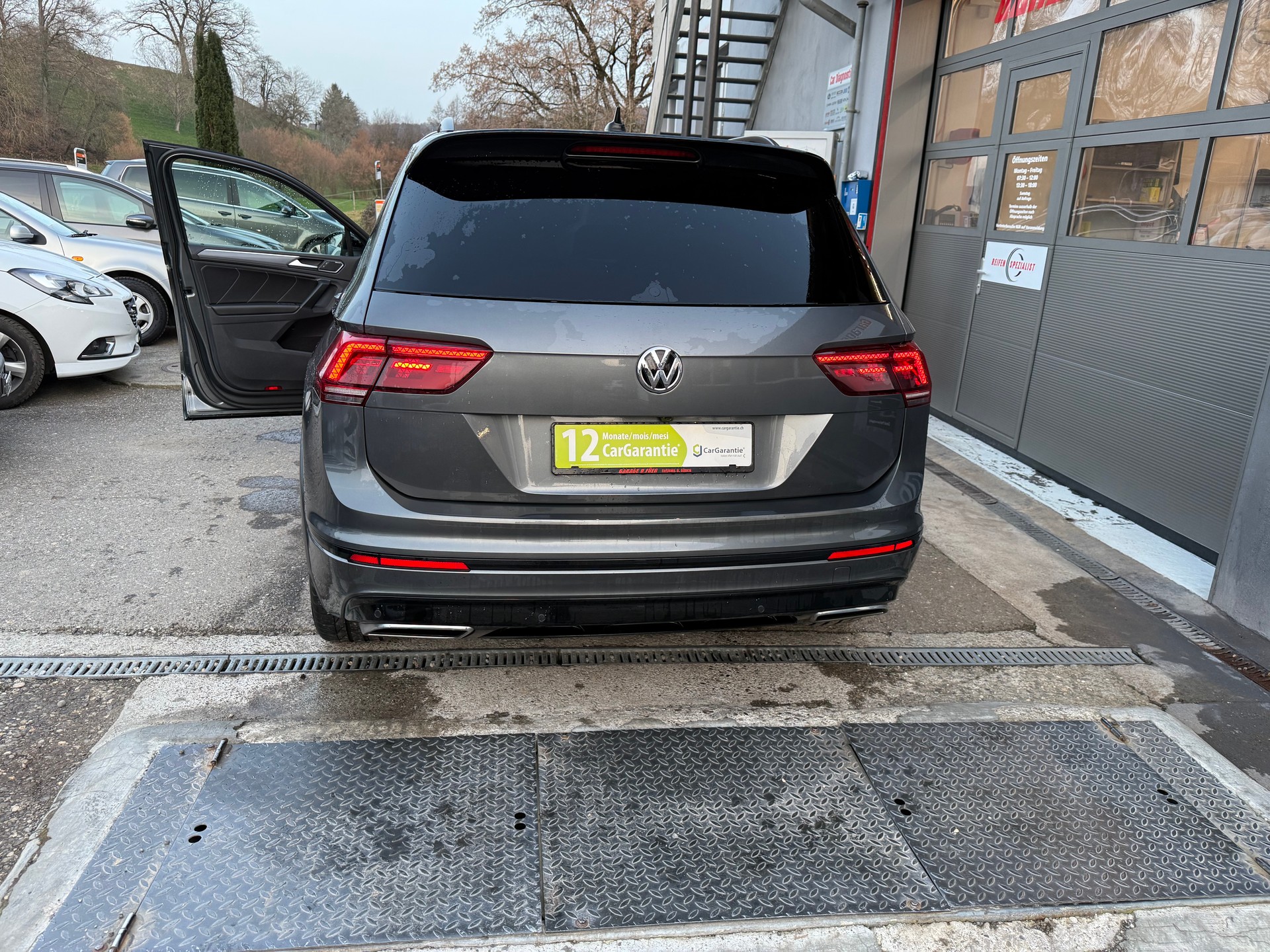 VW Tiguan 2.0 TDI SCR Highline 4Motion DSG-image-3