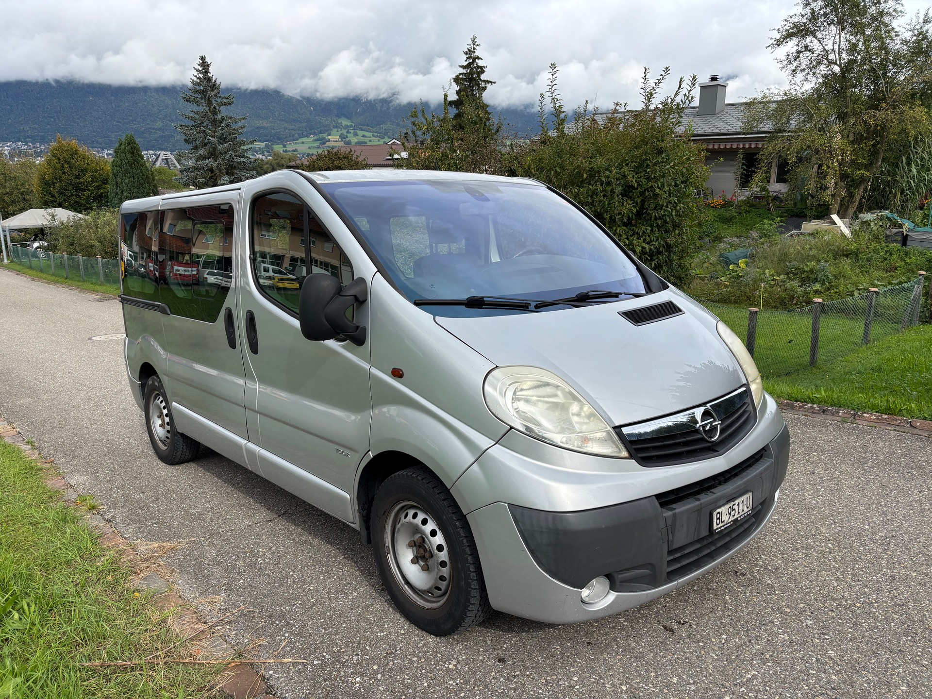 OPEL Vivaro Life 2.5CDTI 2.7t L1H1-image-0
