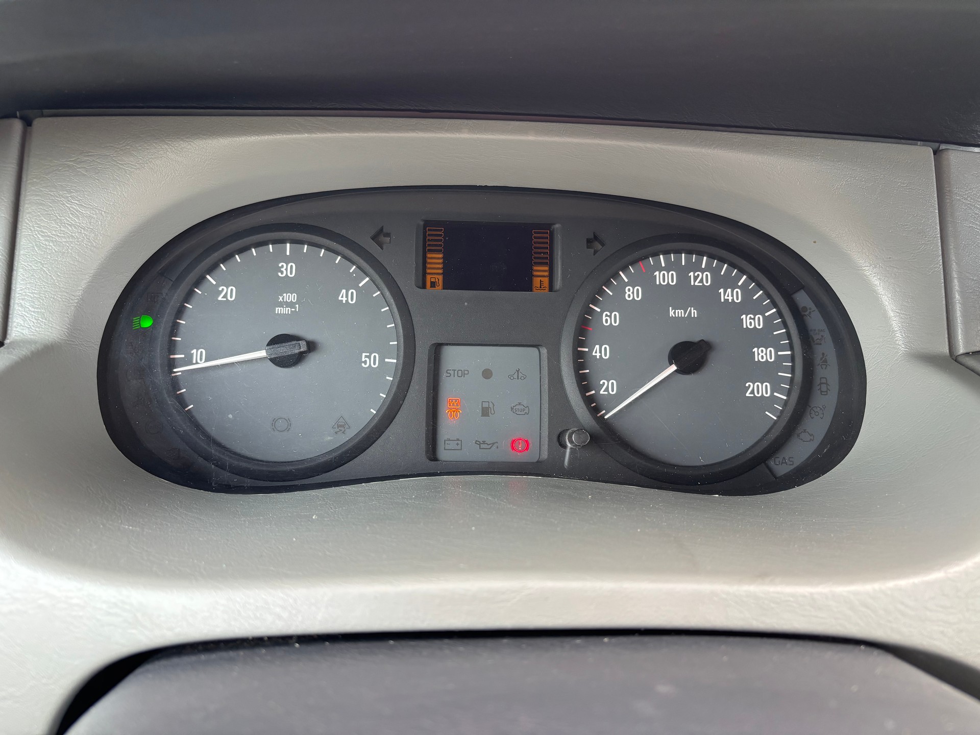OPEL Vivaro Life 2.5CDTI 2.7t L1H1-image-15