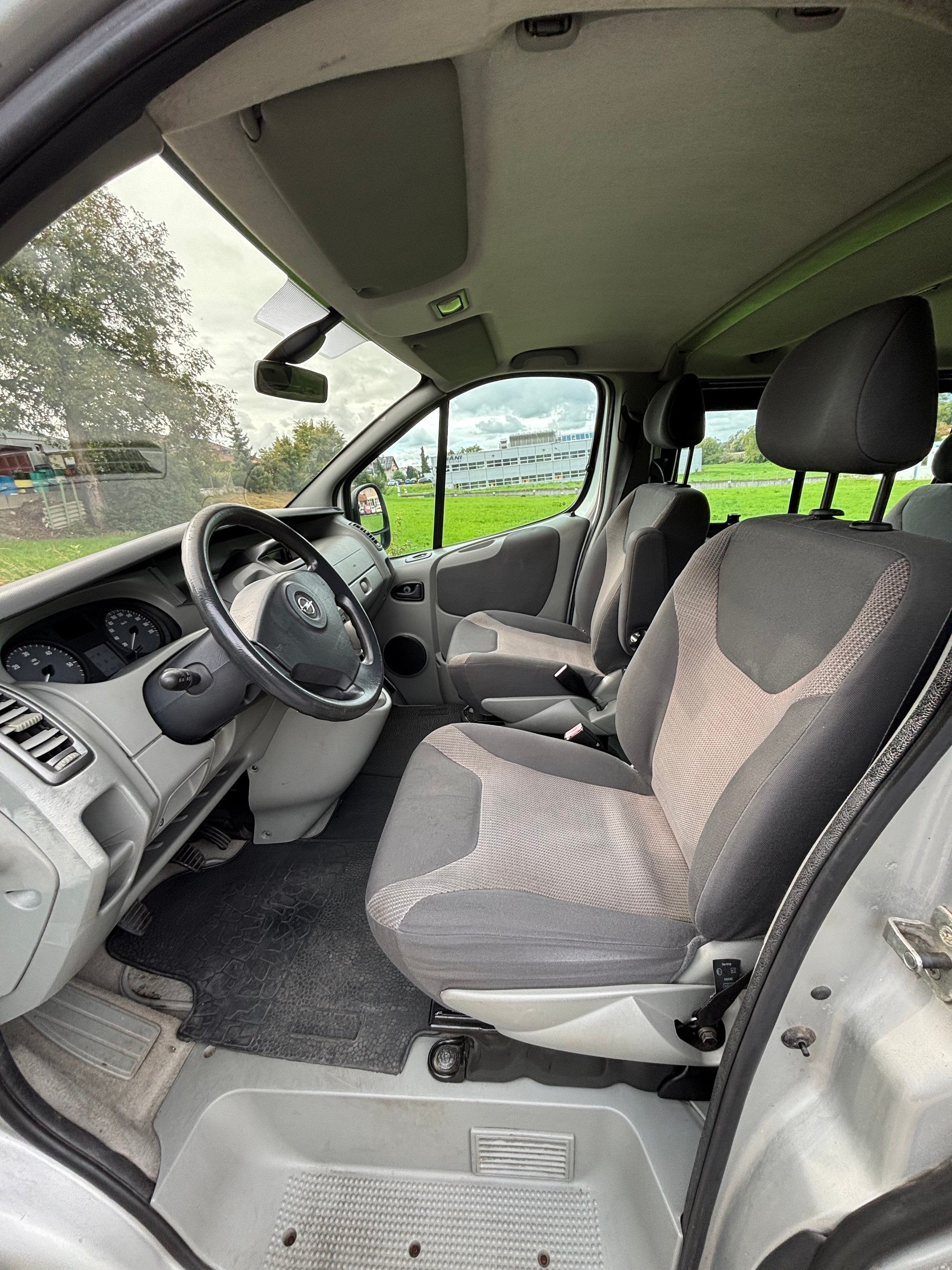 OPEL Vivaro Life 2.5CDTI 2.7t L1H1-image-8