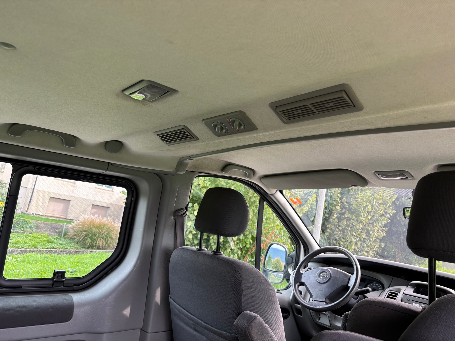 OPEL Vivaro Life 2.5CDTI 2.7t L1H1-image-12