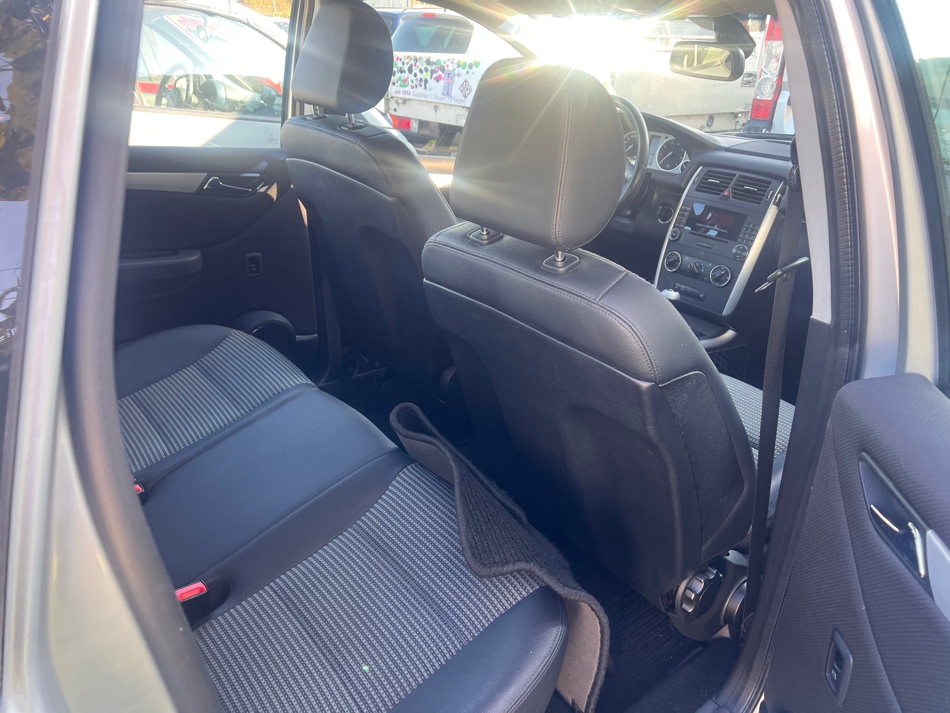 MERCEDES-BENZ B 200-image-10
