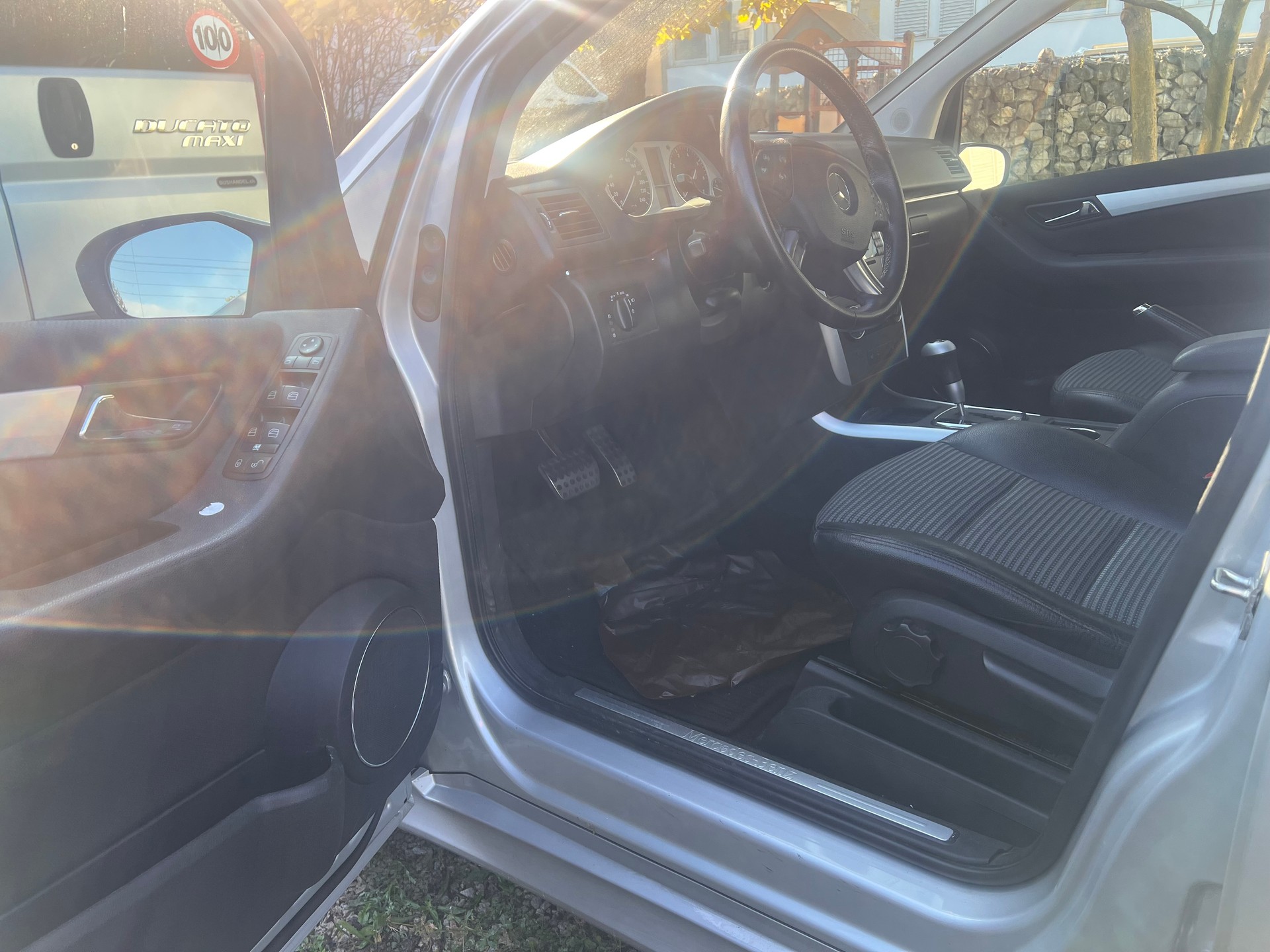 MERCEDES-BENZ B 200-image-8