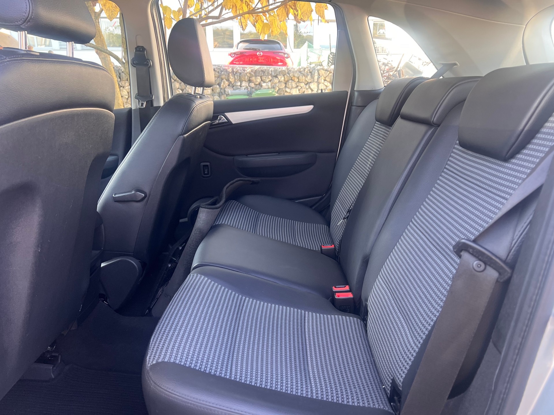 MERCEDES-BENZ B 200-image-11