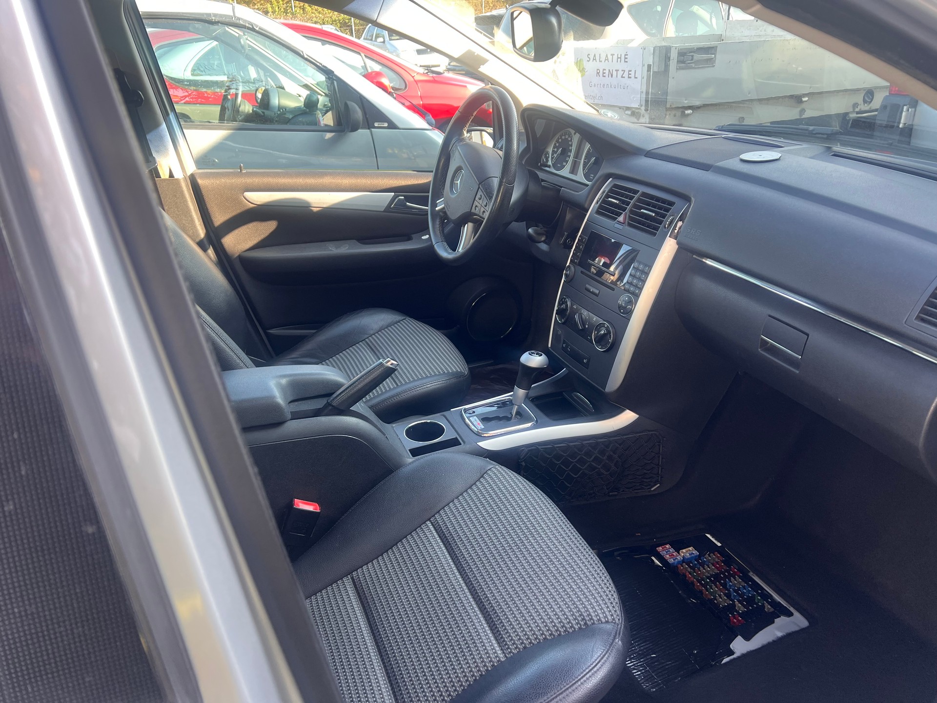 MERCEDES-BENZ B 200-image-9