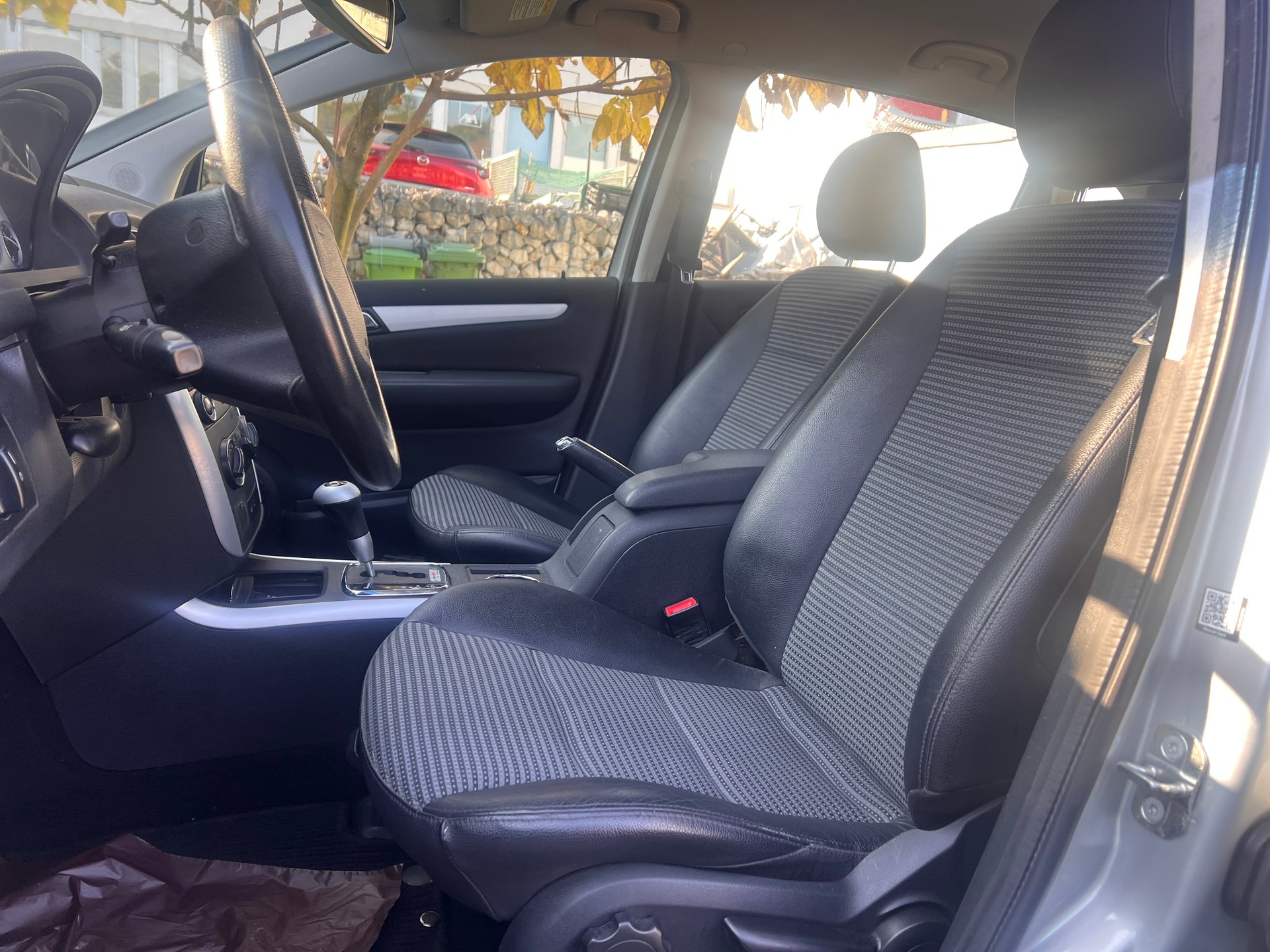 MERCEDES-BENZ B 200-image-6