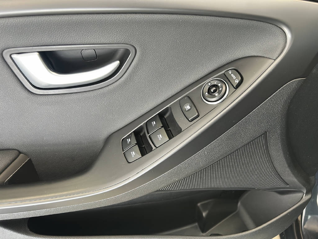 HYUNDAI i30 1.6 Turbo Vertex-image-2