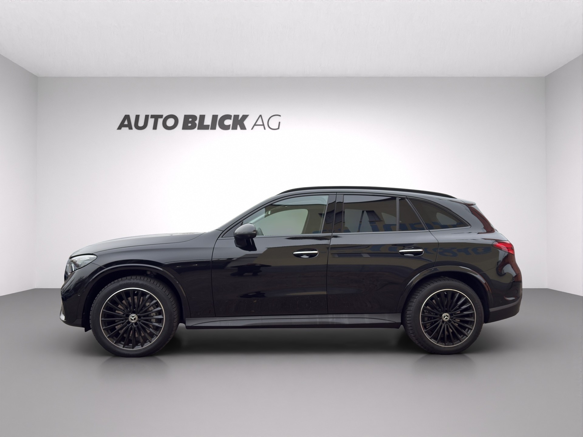 MERCEDES-BENZ GLC 450d AMG 4Matic 9G-Tronic-showroom-element-3
