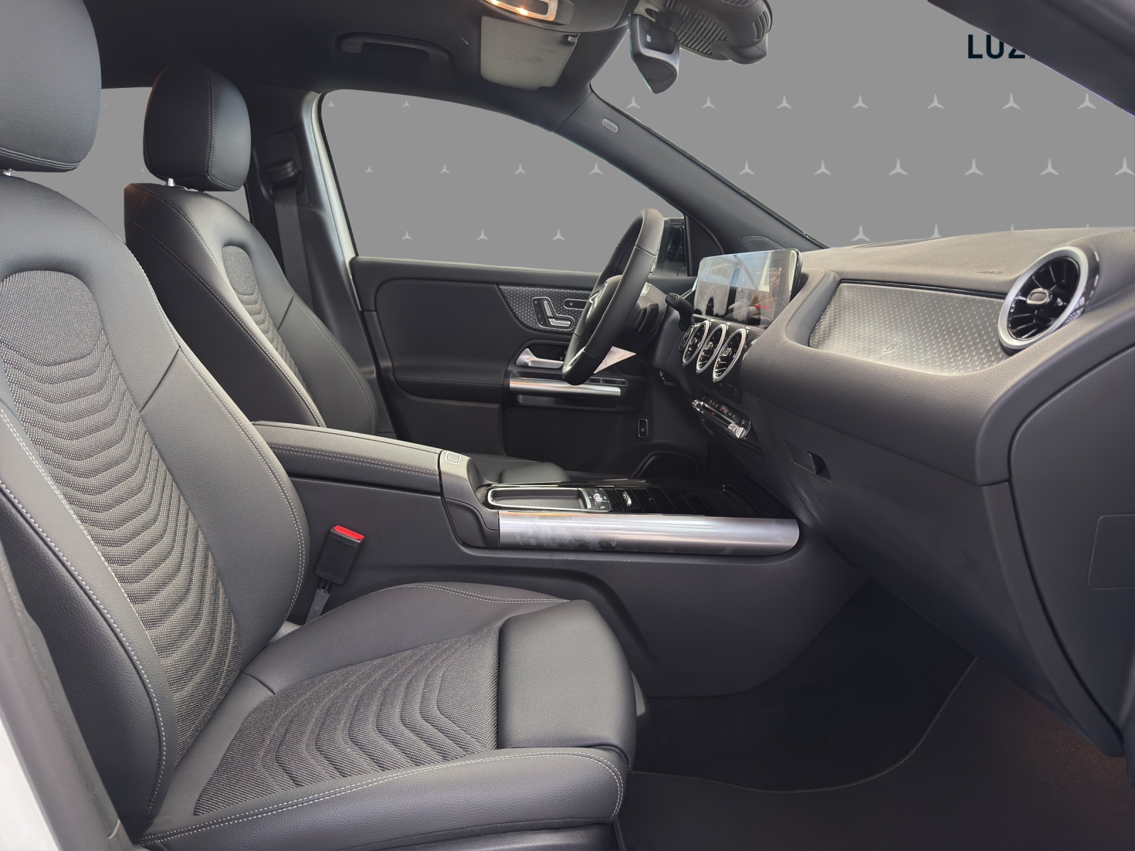 MERCEDES-BENZ GLA 200 Night Star 7G-DCT-image-15