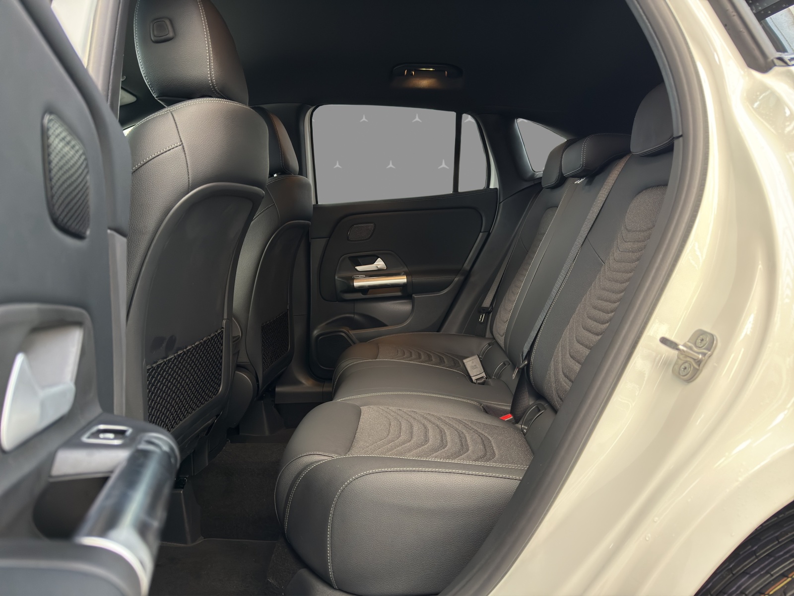 MERCEDES-BENZ GLA 200 Night Star 7G-DCT-image-14