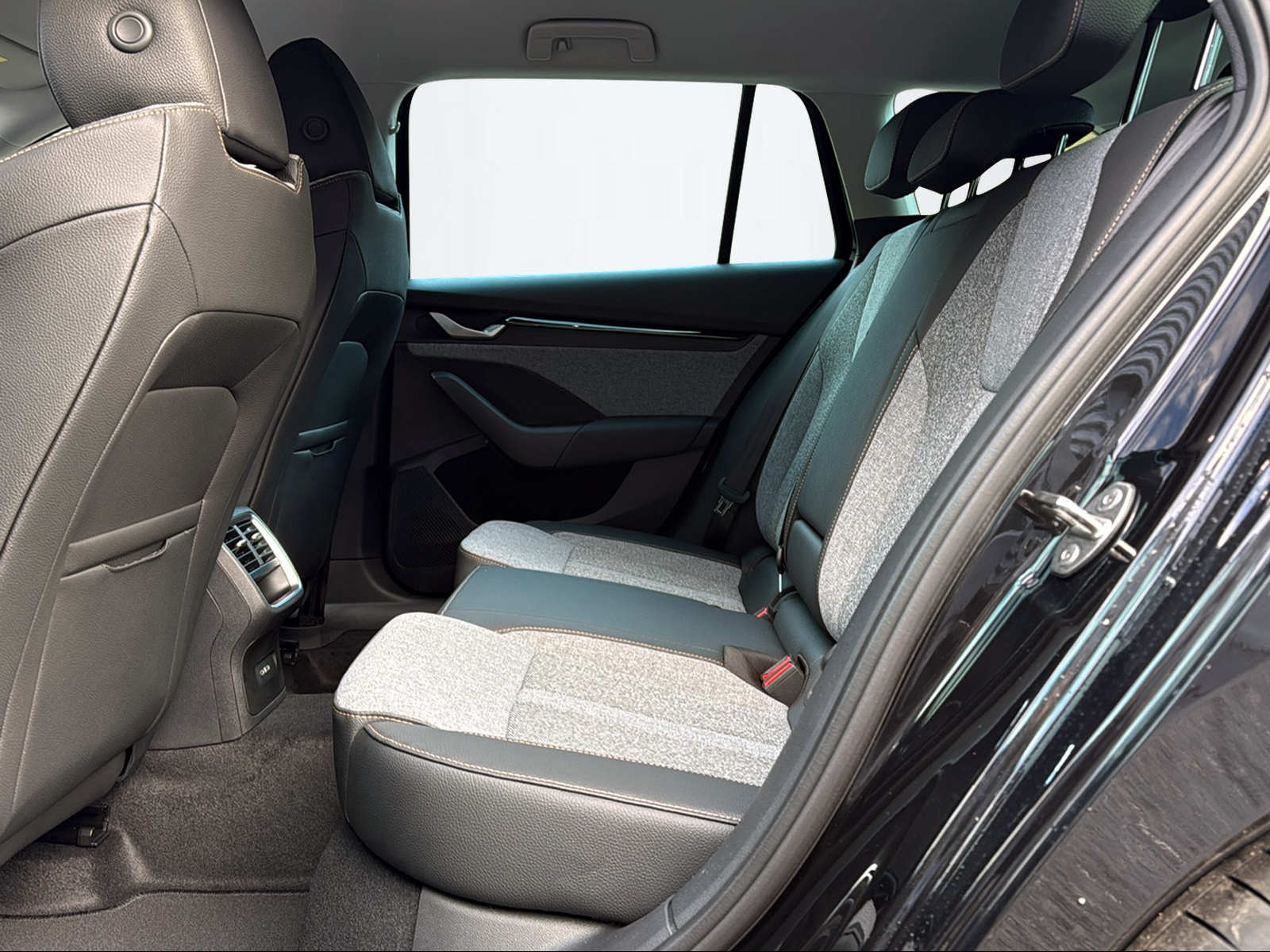 SKODA Octavia Combi 2.0 TSI Selection 4x4 DSG-image-7