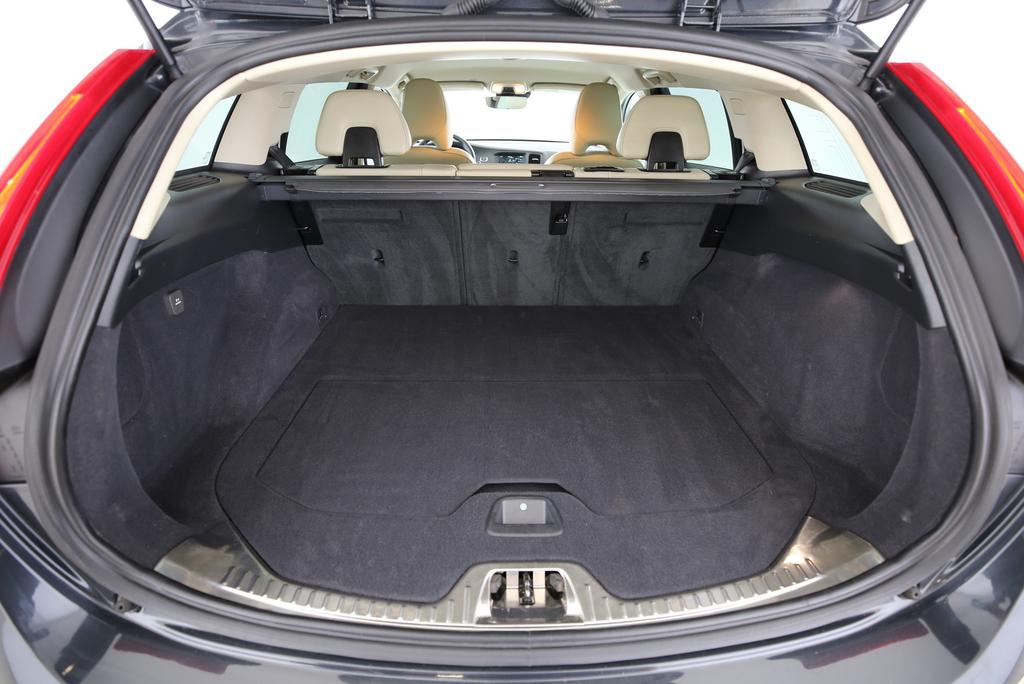 VOLVO V60 2.4 D4 Summum AWD-image-13