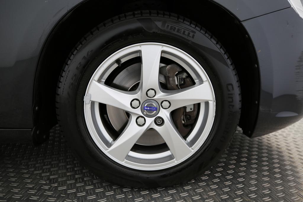 VOLVO V60 2.4 D4 Summum AWD-image-12
