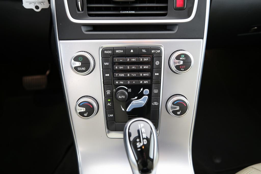 VOLVO V60 2.4 D4 Summum AWD-image-8