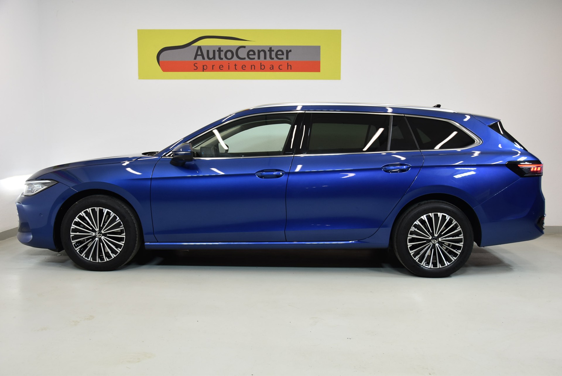 VW Passat Variant 2.0 TDI evo Elegance 4 Motion DSG-image-11