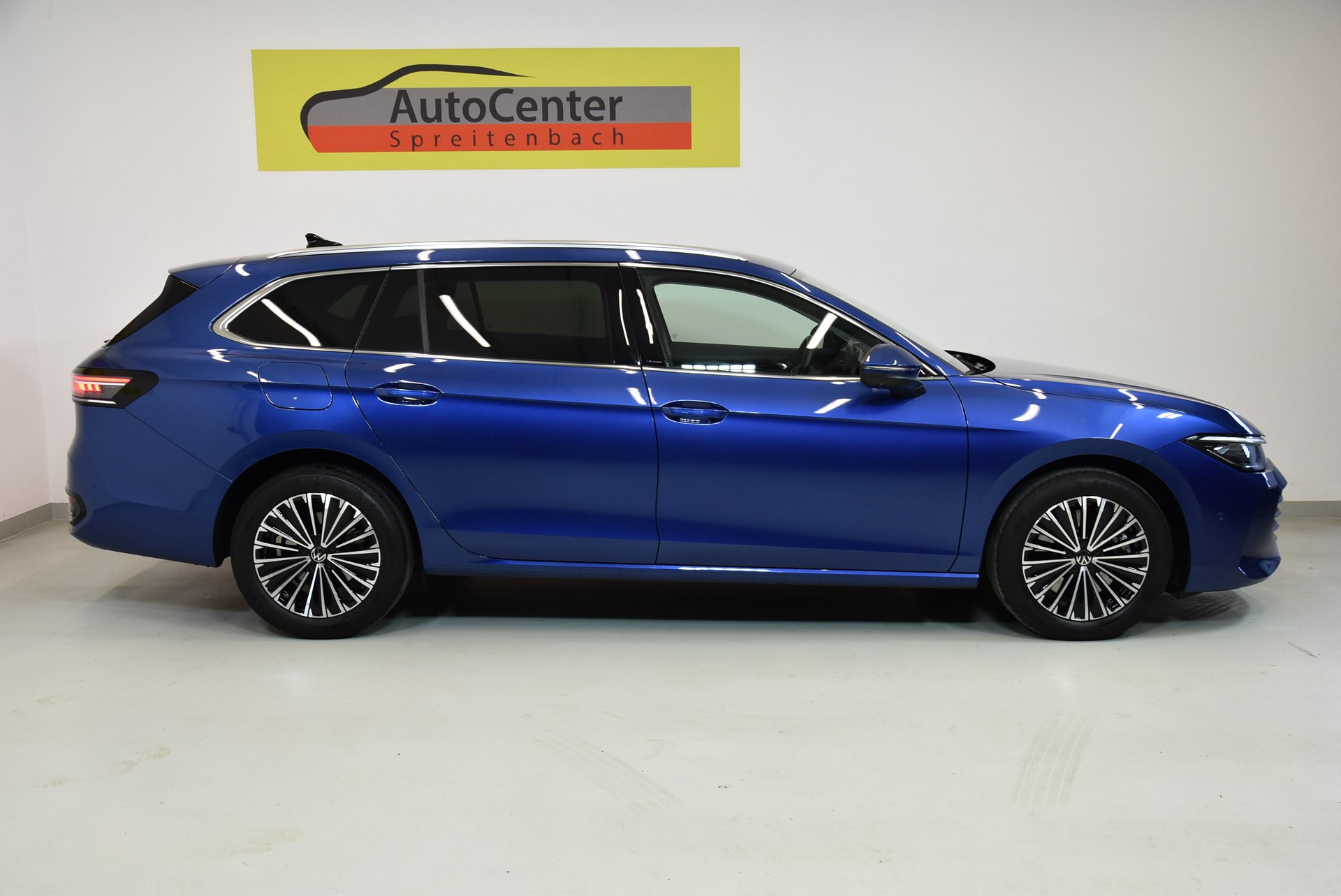 VW Passat Variant 2.0 TDI evo Elegance 4 Motion DSG-image-13