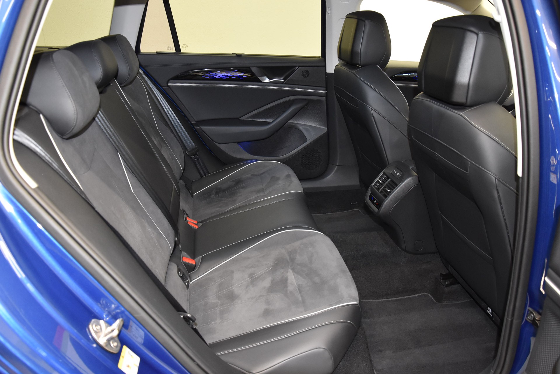 VW Passat Variant 2.0 TDI evo Elegance 4 Motion DSG-image-10