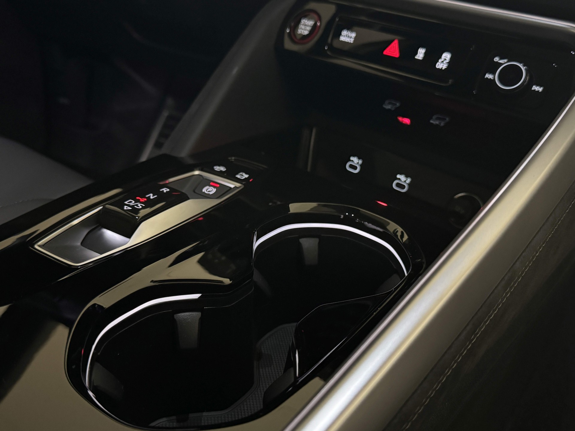 AUDI SQ5 TFSI quattro S-tronic-image-12