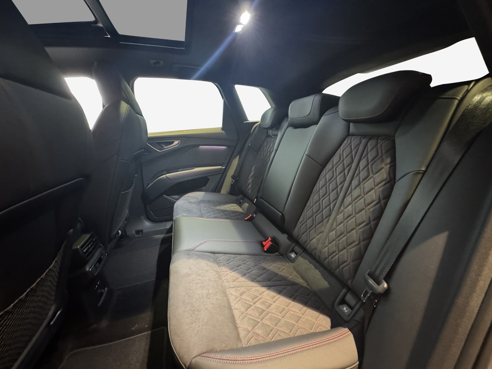 AUDI Q4 e-tron 45 quattro-image-11