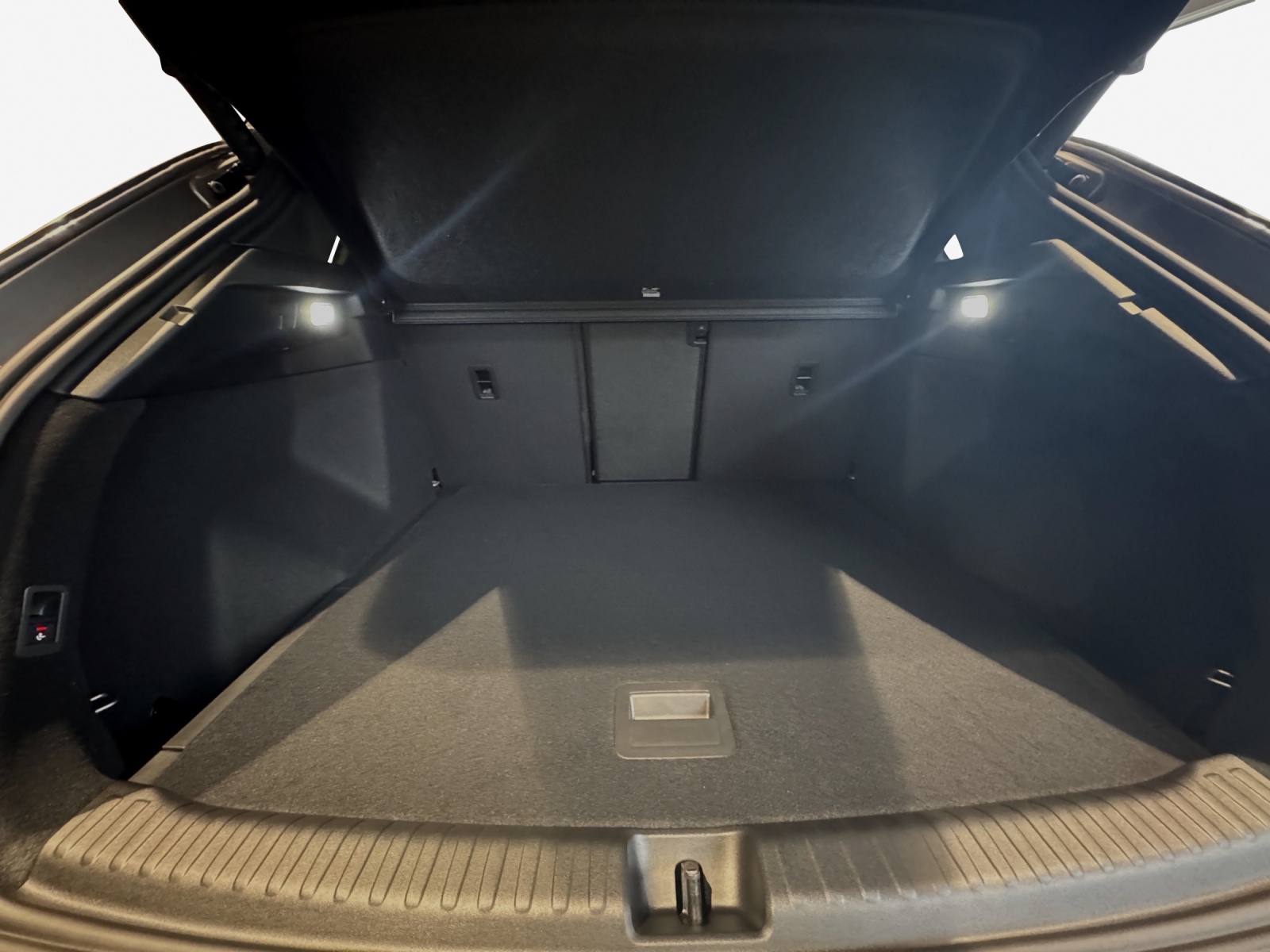 AUDI Q4 e-tron 45 quattro-image-12