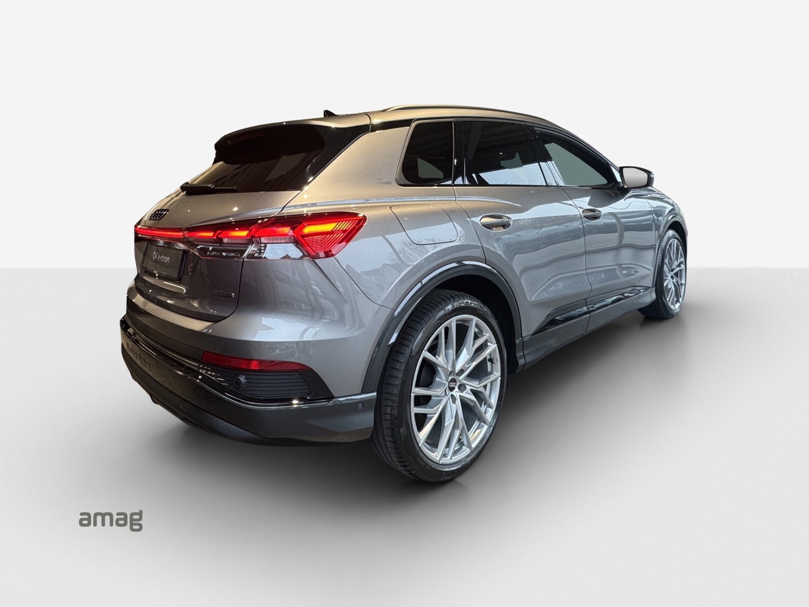 AUDI Q4 e-tron 45 quattro-image-4